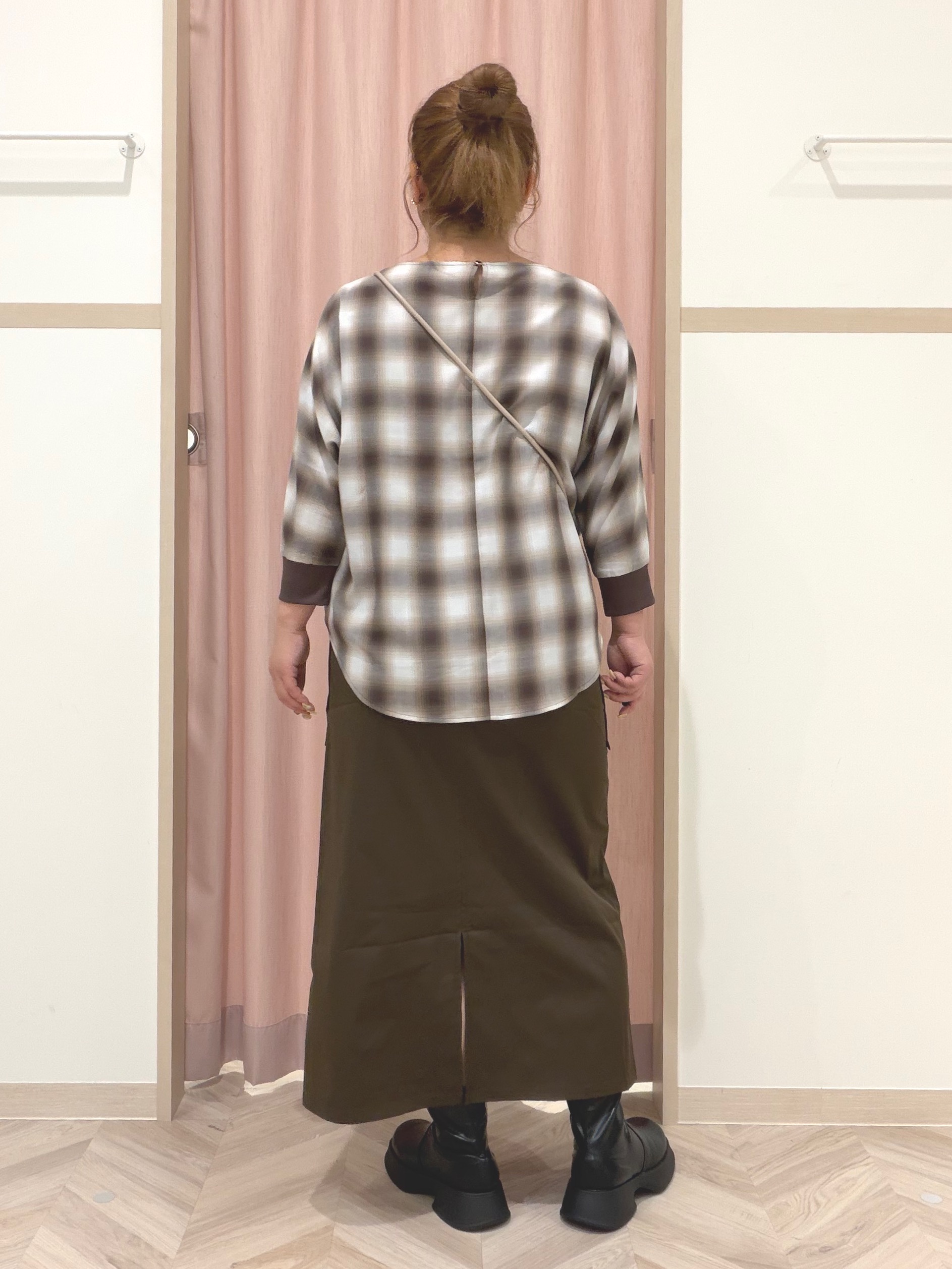 まちゃんなちゃんさんの「SHOO･LA･RUE｜【着丈選べる/洗濯後しわになりにくい】インせず着られる ドルマンブラウス」を使ったコーディネート