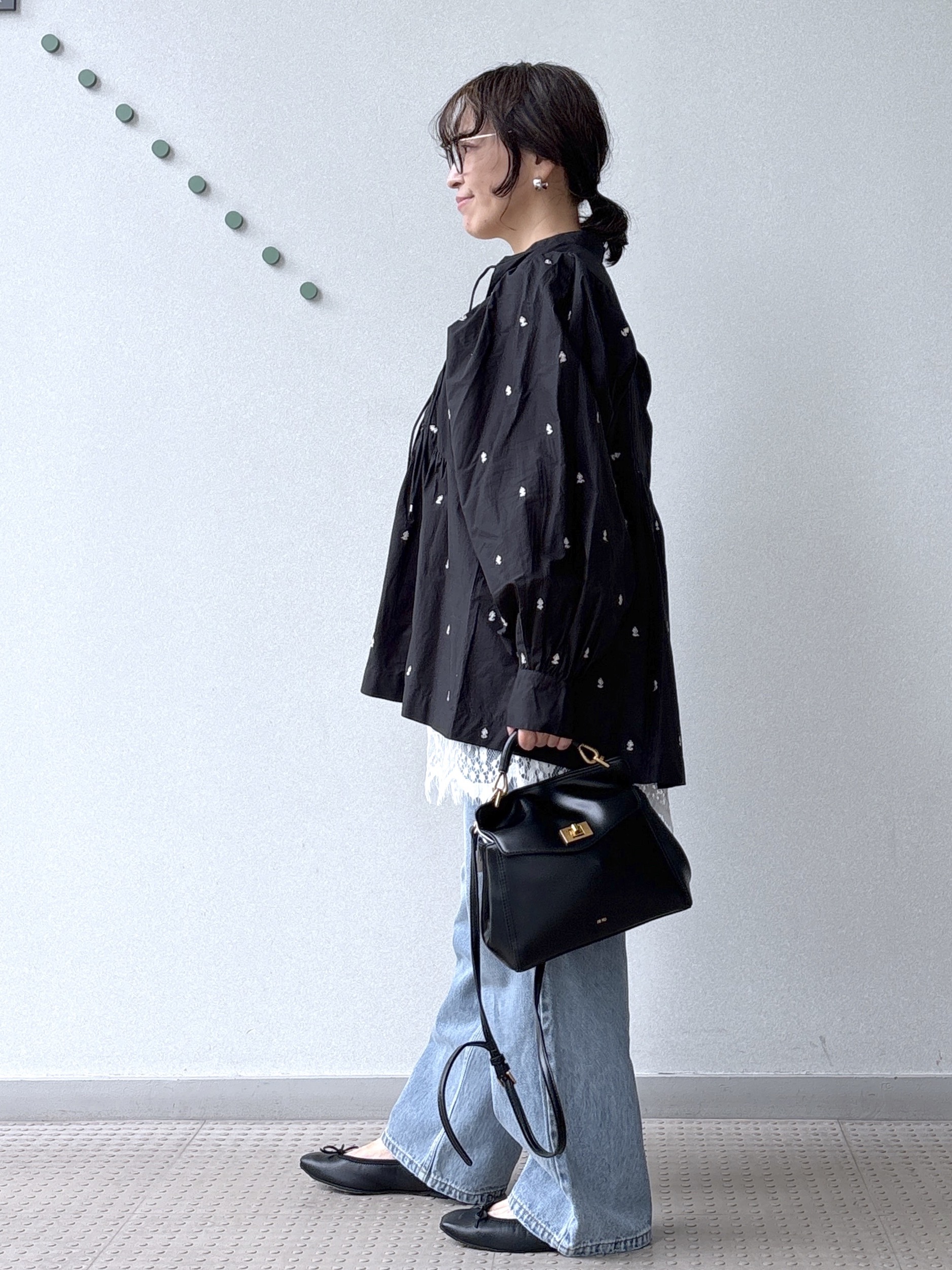 kawamuraさんの「DRESSTERIOR｜ダブルクロスストレッチフレアパンツ」を使ったコーディネート