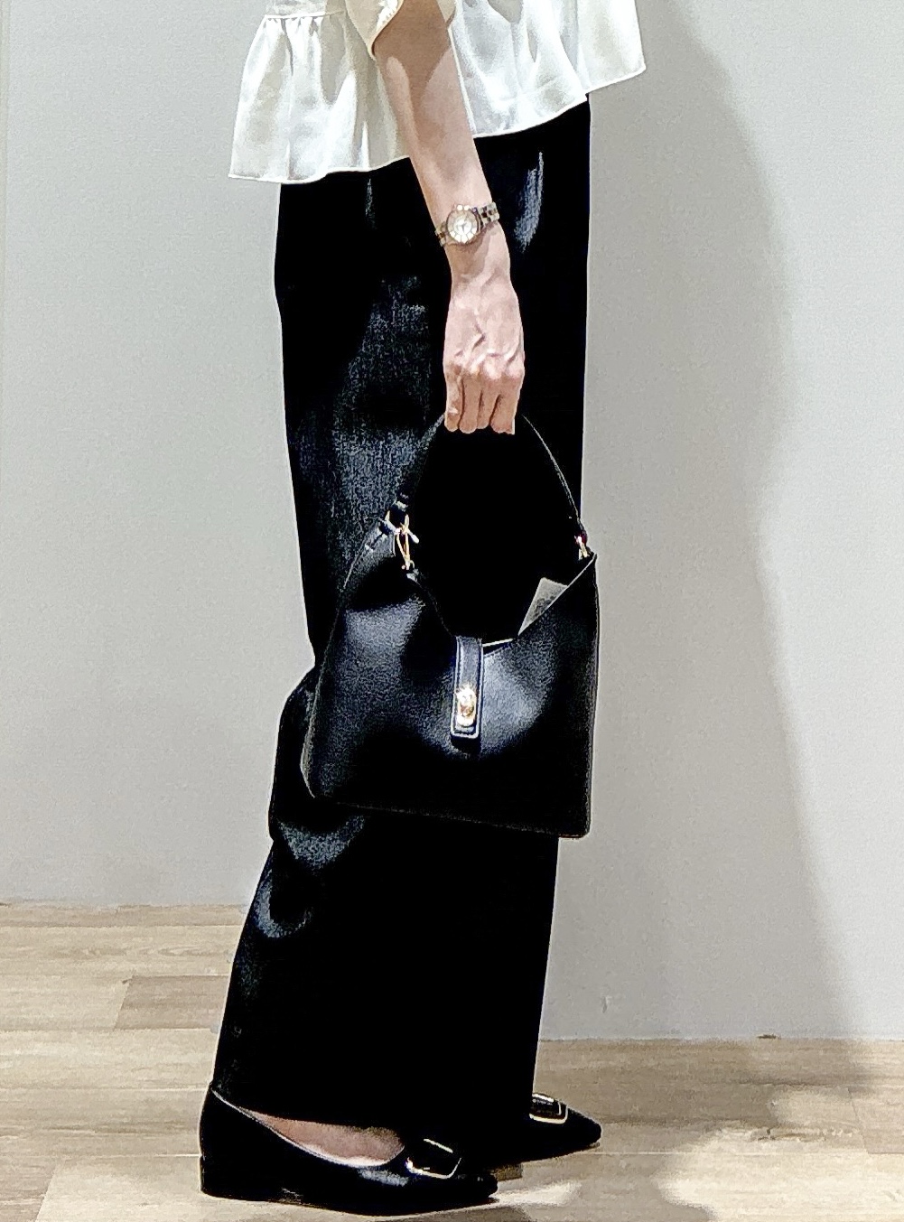 もんちゃんさんの「OPAQUE.CLIP｜【UV／接触冷感／吸水速乾】フリルペプラムブラウス《防シワ／洗濯機OK》」を使ったコーディネート