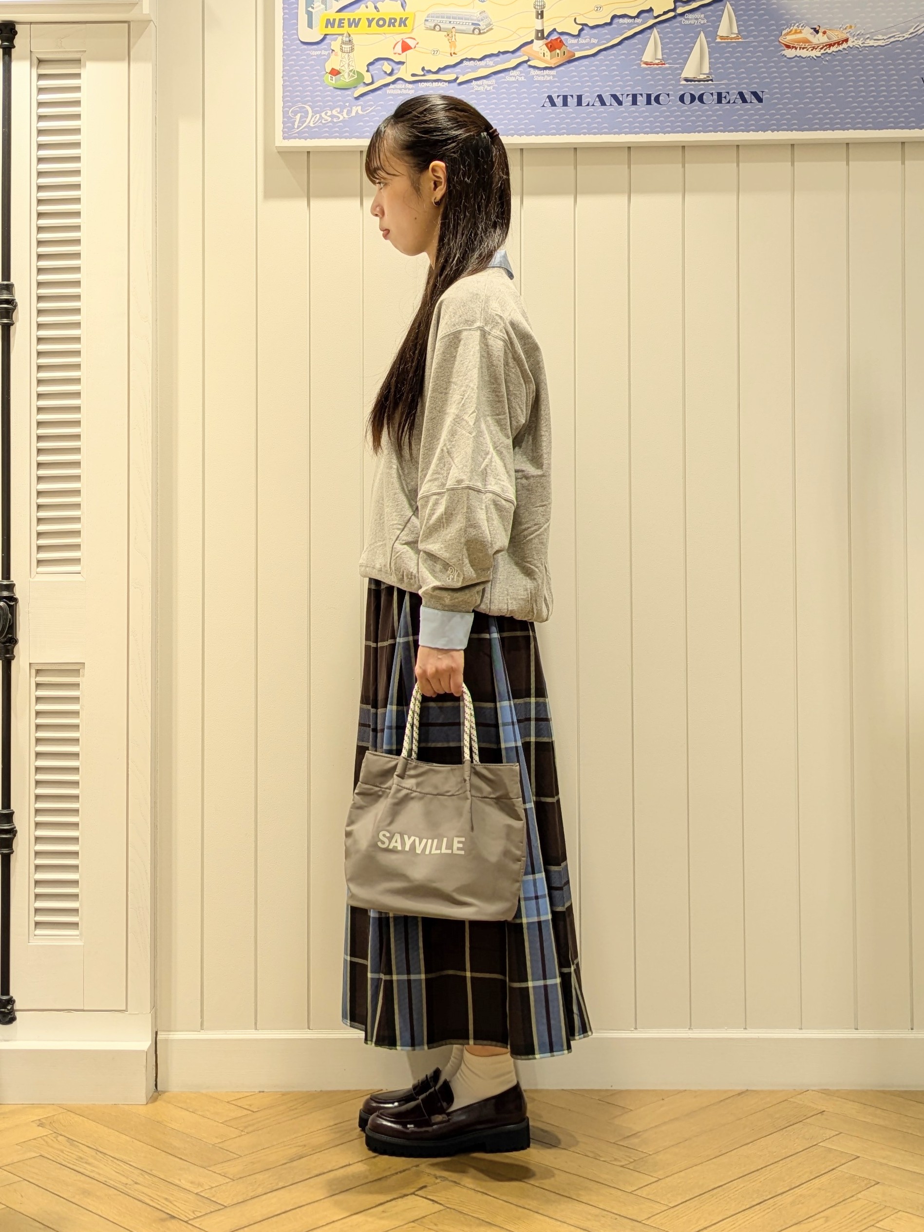 冨澤麻里さんの「Dessin｜フォルムスリーブミニ裏毛プルオーバー」を使ったコーディネート