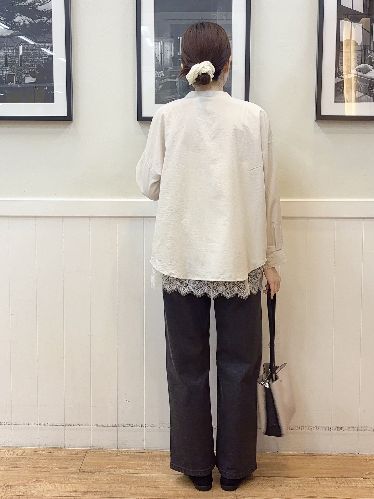 えぬさんの「SHOO･LA･RUE｜【洗濯後しわになりにくい/S-LL】キーネック金ボタンポケットシャツ」を使ったコーディネート