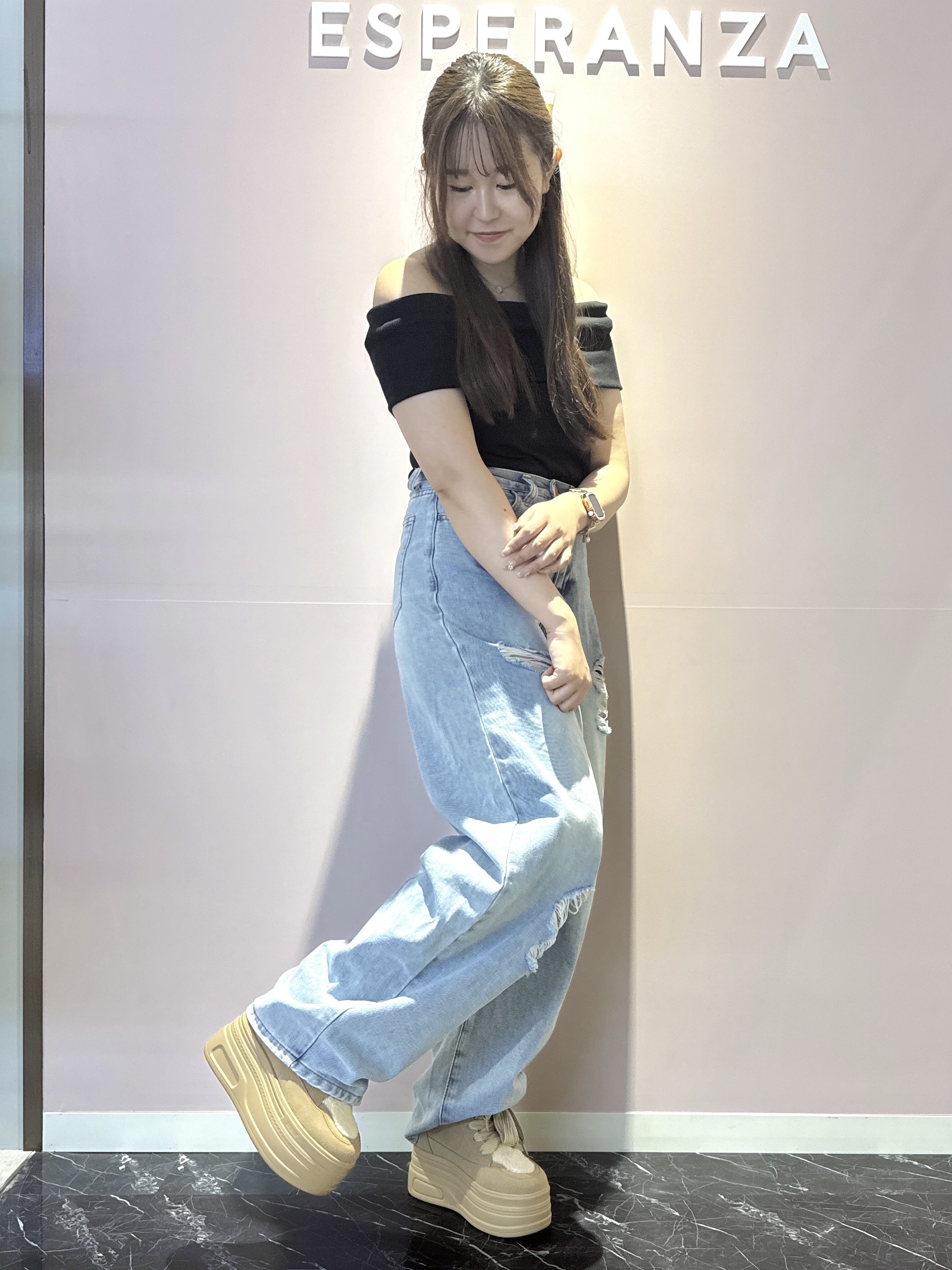 neinaさんの「ESPERANZA｜きゅんフィットボアスニーカー」を使ったコーディネート