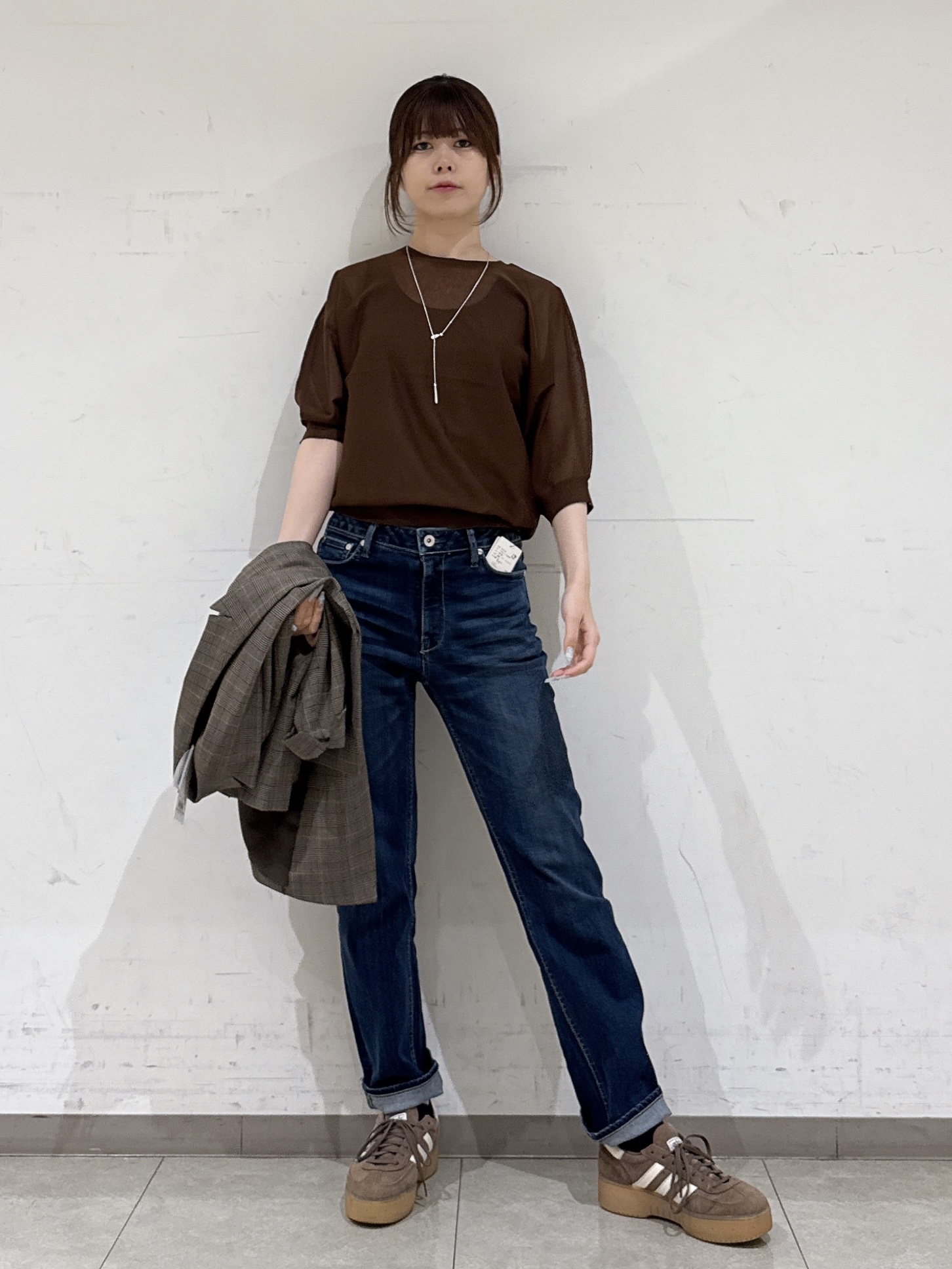 rinaさんの「INDIVI｜【褒められデニム】スリムストレート デニムパンツ」を使ったコーディネート