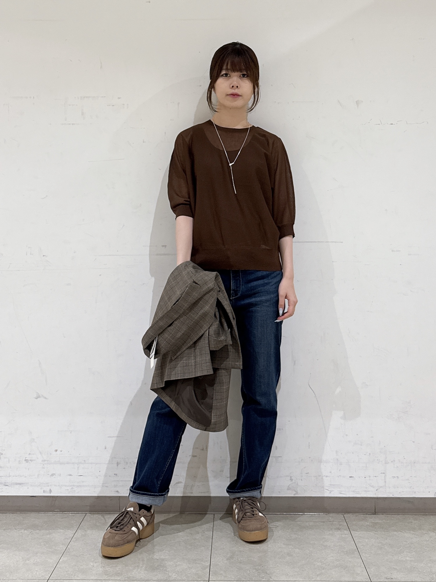 rinaさんの「INDIVI｜【褒められデニム】スリムストレート デニムパンツ」を使ったコーディネート