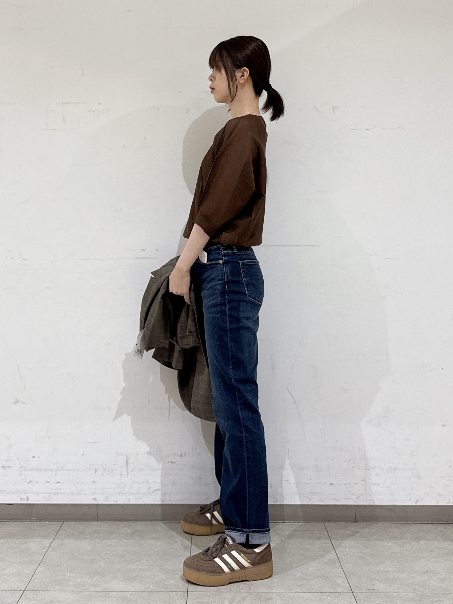 rinaさんの「INDIVI｜【褒められデニム】スリムストレート デニムパンツ」を使ったコーディネート