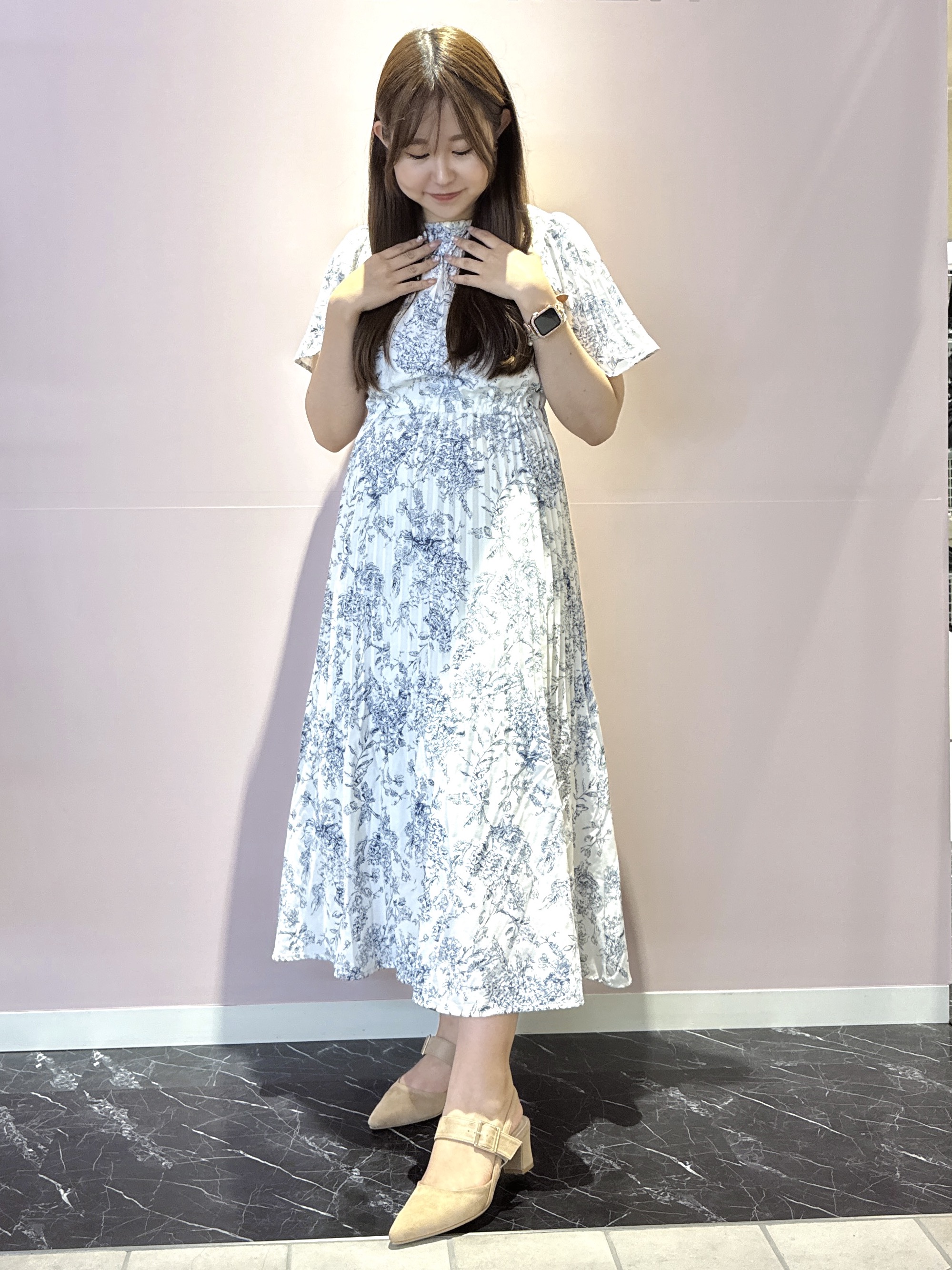 neinaさんの「ESPERANZA｜【Fur Collection】ファー付き2WAYスリングバックミュールパンプス」を使ったコーディネート