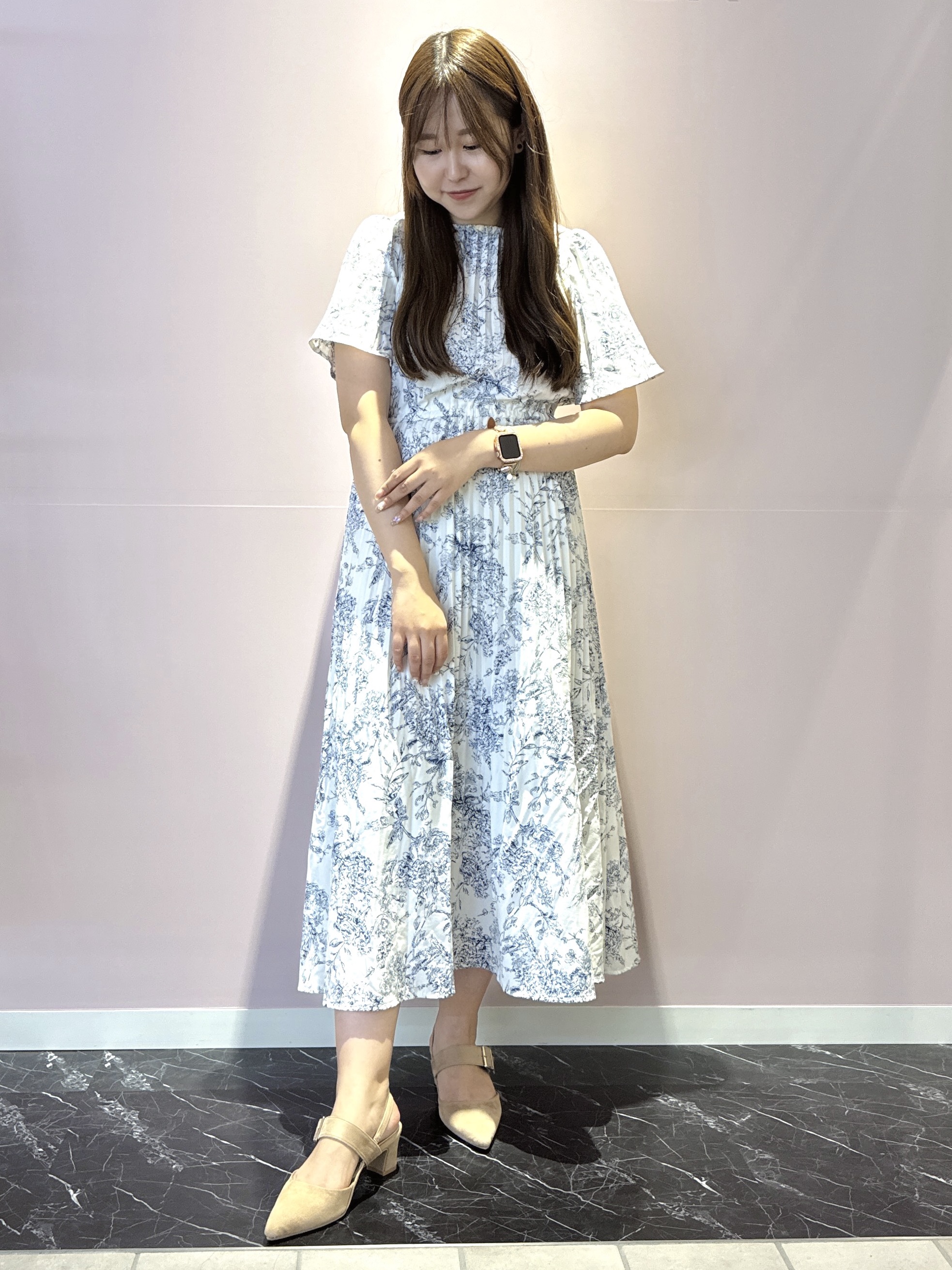 neinaさんの「ESPERANZA｜【Fur Collection】ファー付き2WAYスリングバックミュールパンプス」を使ったコーディネート