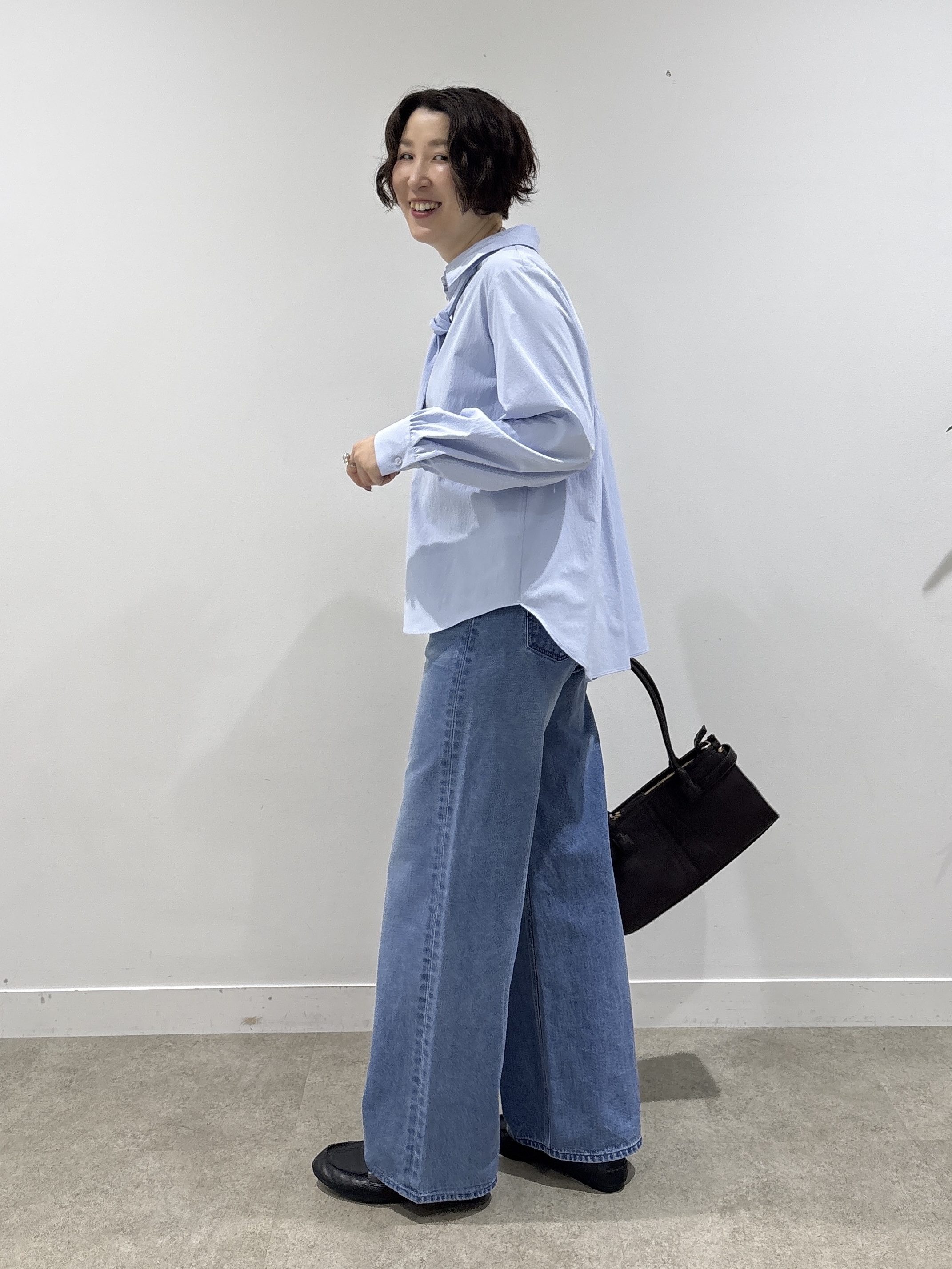 yuriさんの「INDIVI｜【新作登場！】美脚ワイドデニム」を使ったコーディネート