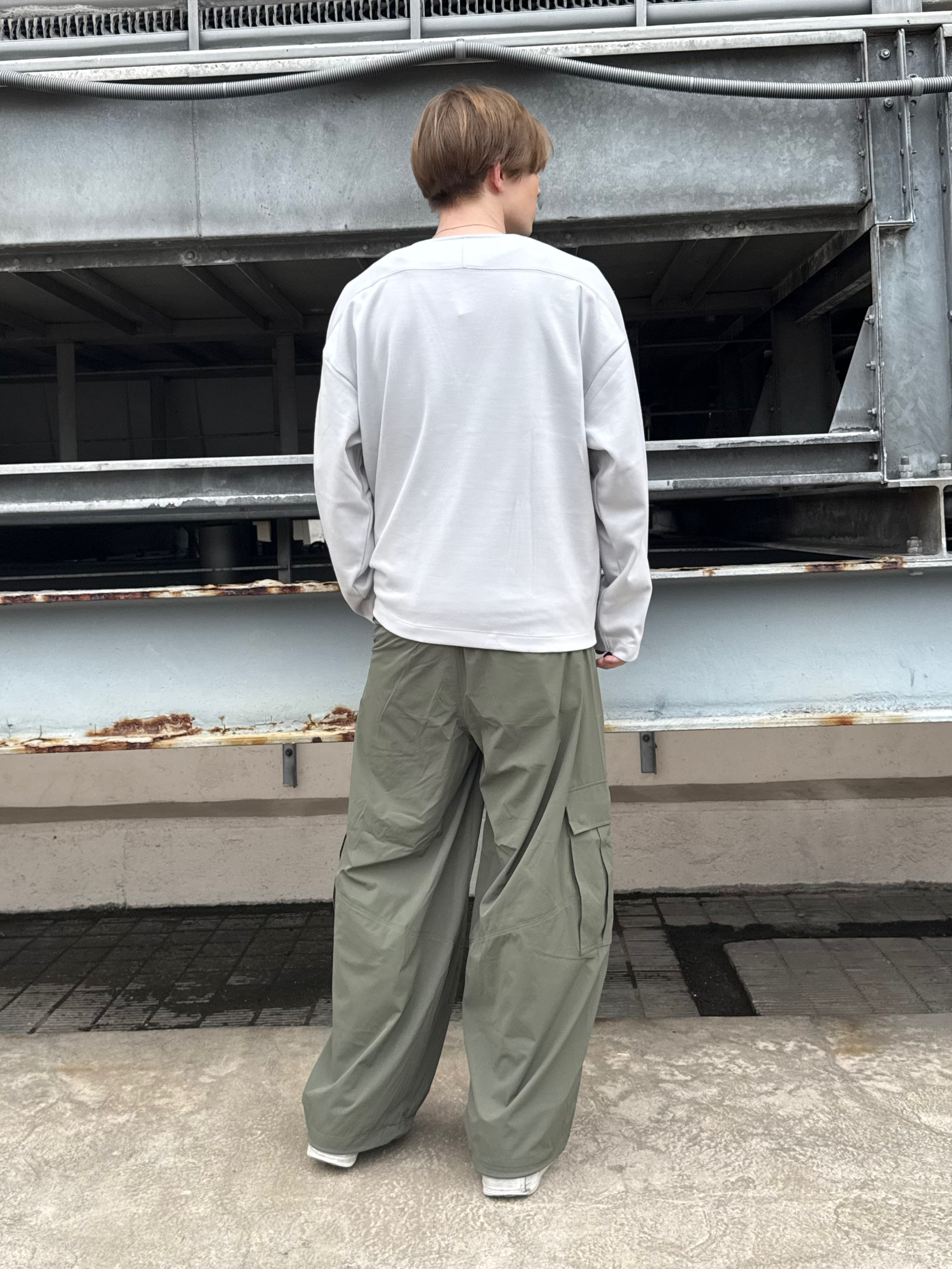カネダさんの「tk.TAKEO KIKUCHI｜カッティングカーゴパンツ」を使ったコーディネート