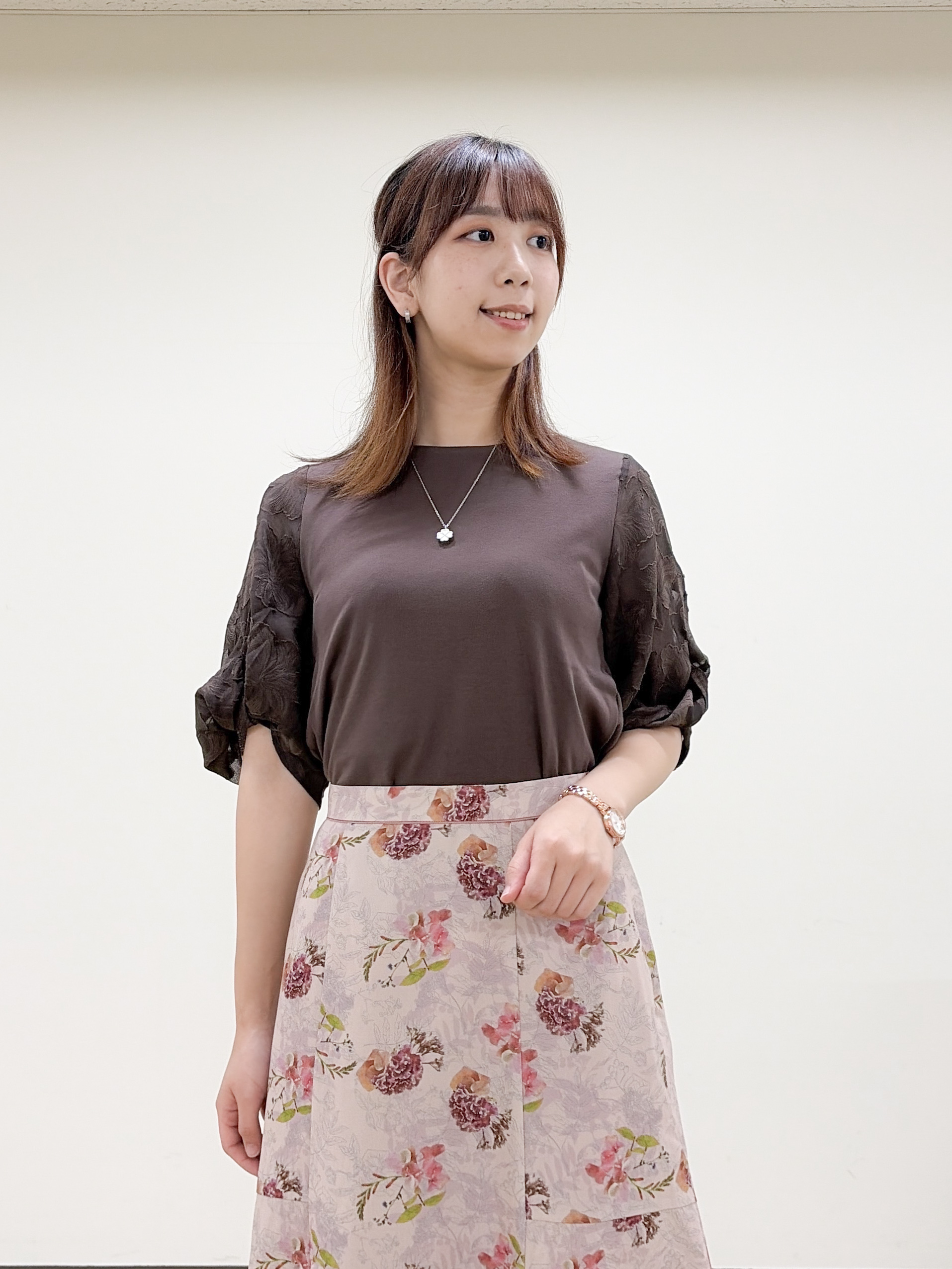 yurinaさんの「index｜【接触冷感／UVケア】花柄ジャカードスリーブトップス《洗濯機OK》」を使ったコーディネート