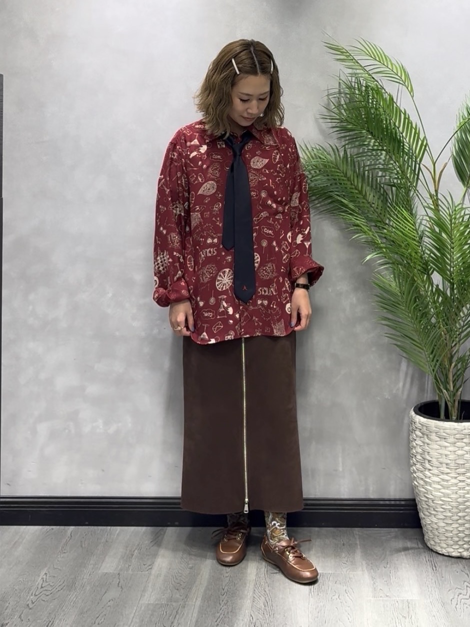 s___sさんの「TAKEO KIKUCHI｜【BOWLER HAT LABEL】日本製PLAYプリントシャツ」を使ったコーディネート