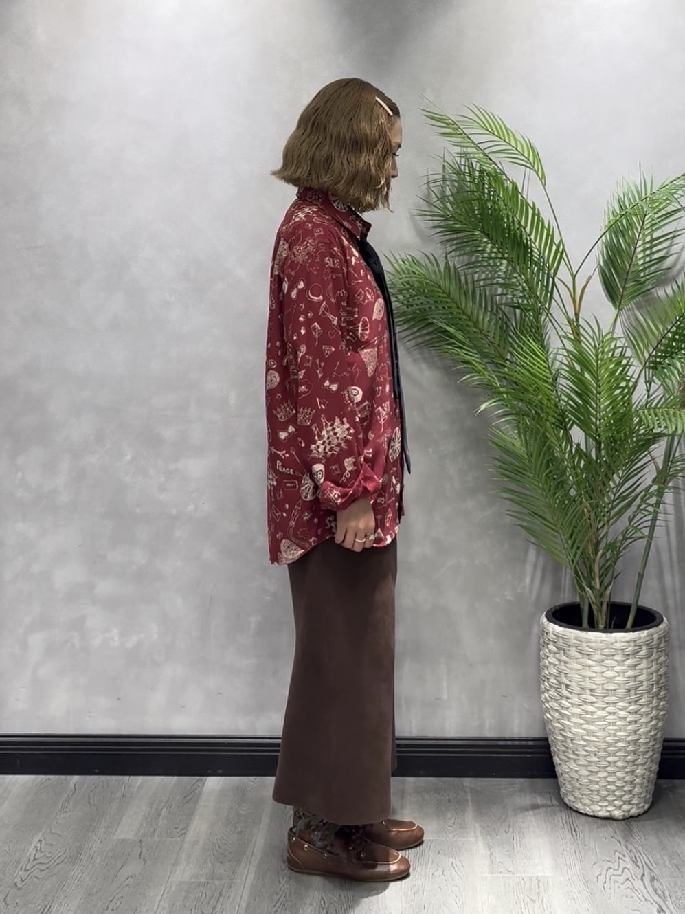s___sさんの「TAKEO KIKUCHI｜【BOWLER HAT LABEL】日本製PLAYプリントシャツ」を使ったコーディネート