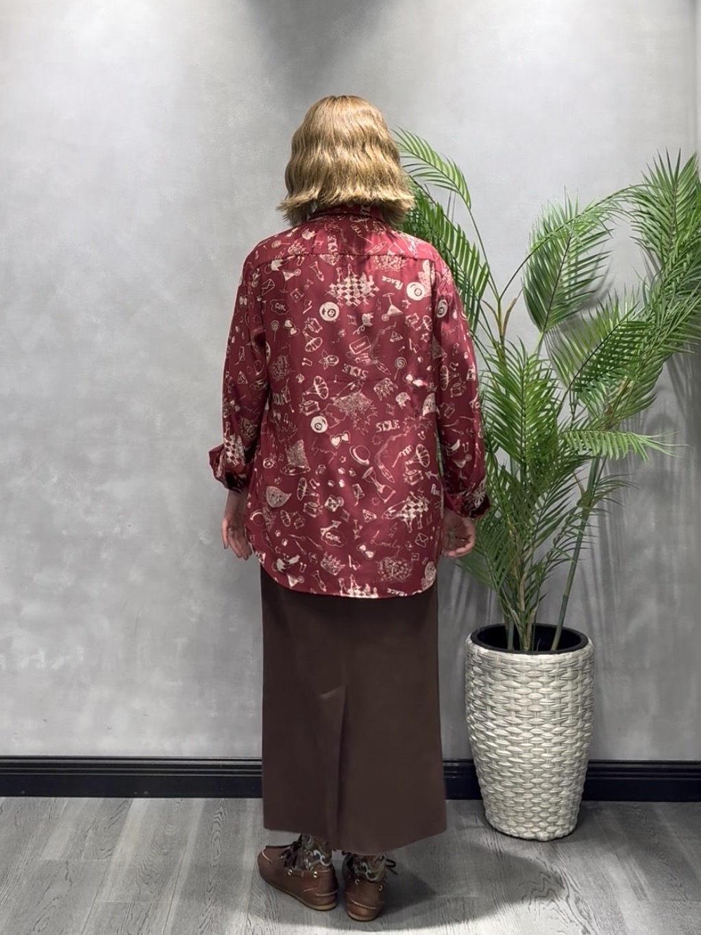 s___sさんの「TAKEO KIKUCHI｜【BOWLER HAT LABEL】日本製PLAYプリントシャツ」を使ったコーディネート