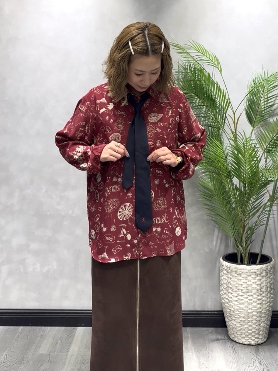 s___sさんの「TAKEO KIKUCHI｜【BOWLER HAT LABEL】日本製PLAYプリントシャツ」を使ったコーディネート