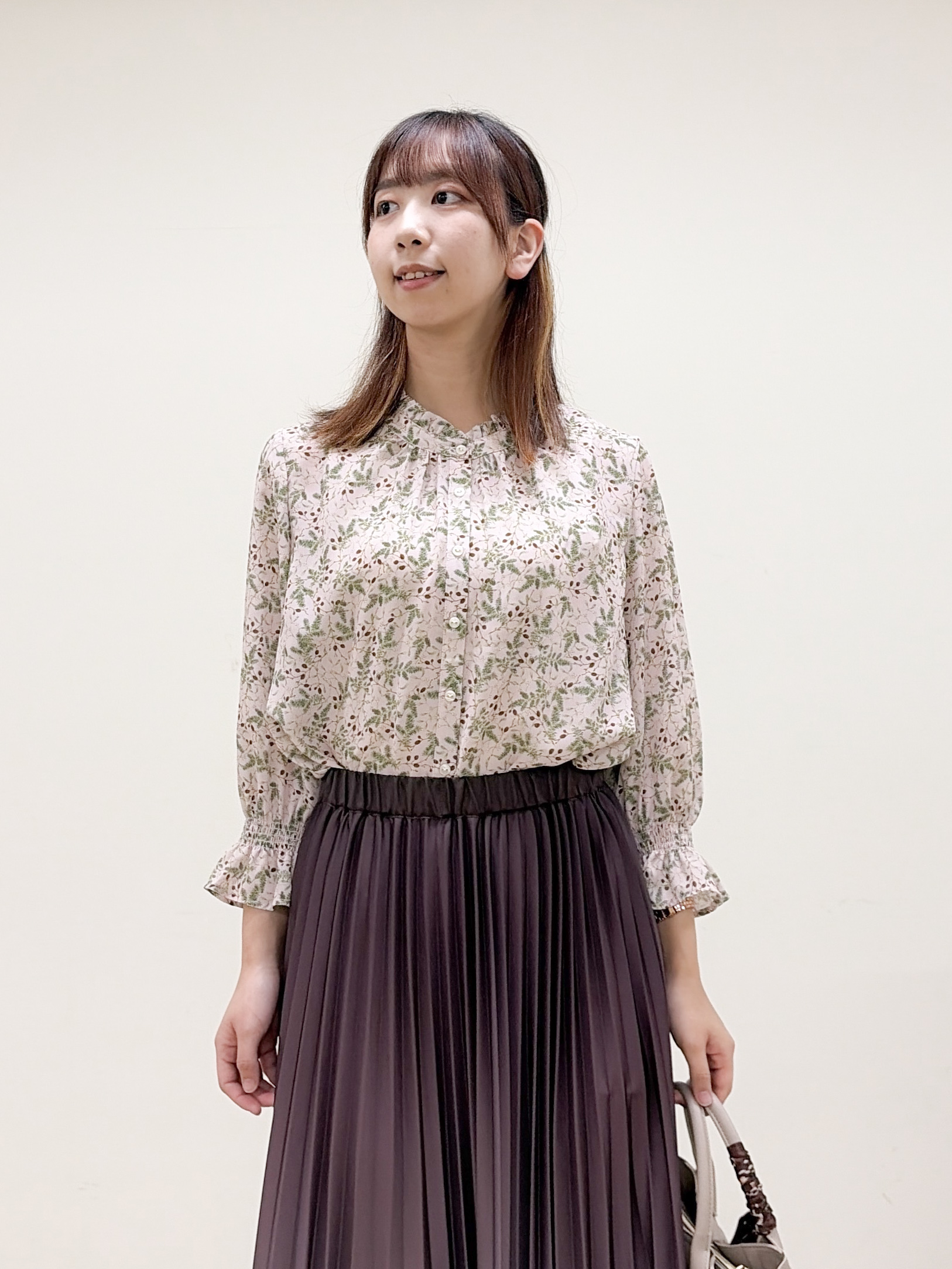 yurinaさんの「index｜◆【日比谷花壇コラボ】ボタニカルフリルネックブラウス【洗濯機OK／イージーアイロン／防シワ】」を使ったコーディネート