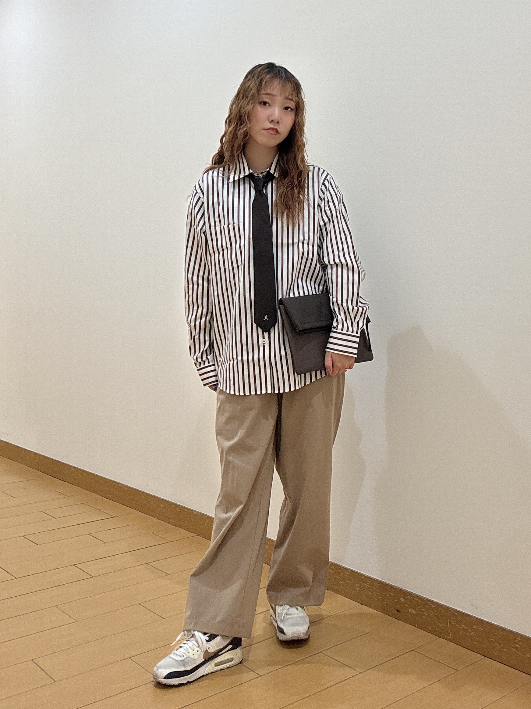ヒナさんの「TAKEO KIKUCHI｜【BOWLER HAT LABEL】日本製オルタネートストライプシャツ」を使ったコーディネート