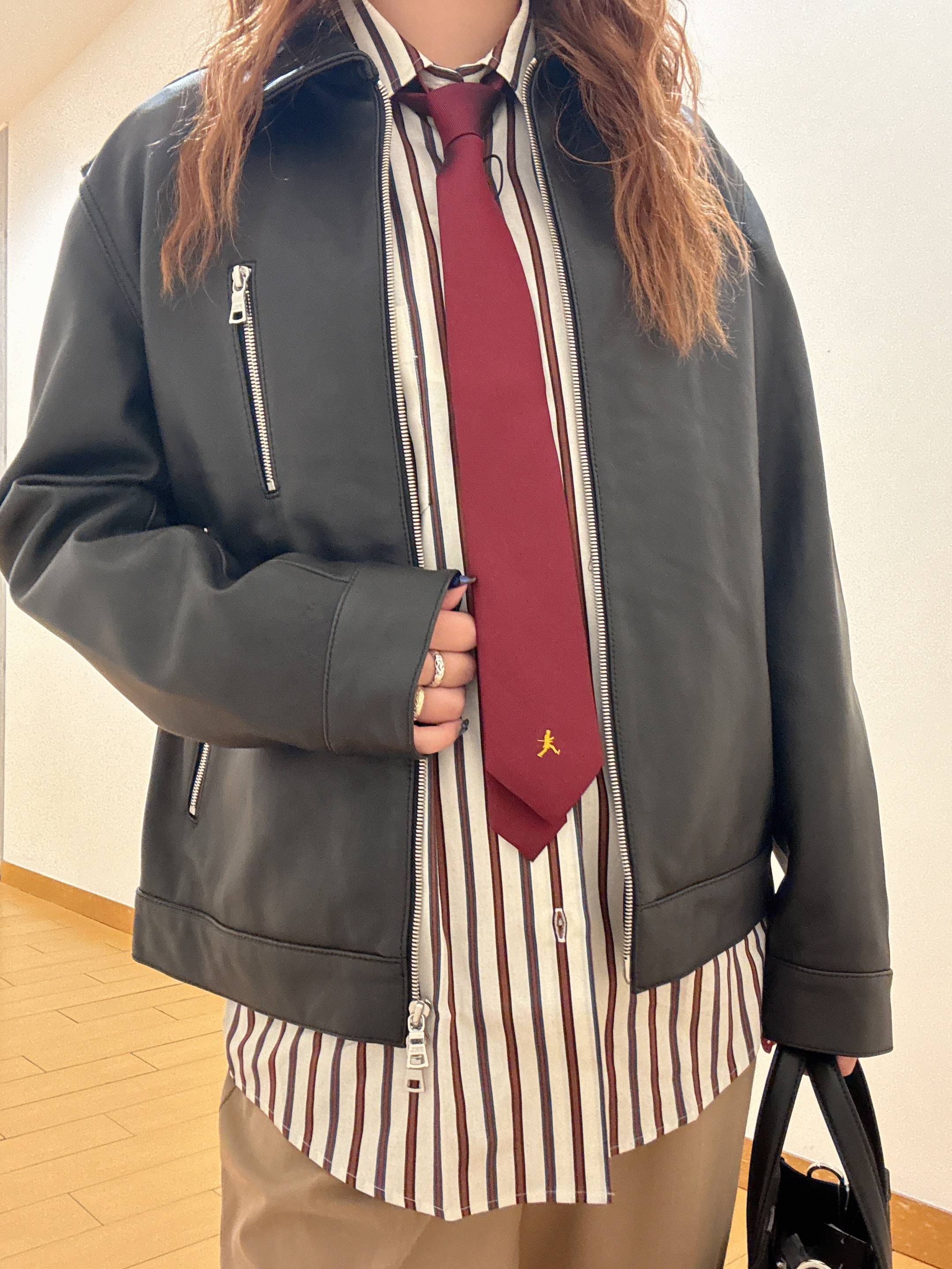 ヒナさんの「TAKEO KIKUCHI｜【BOWLER HAT LABEL】日本製オルタネートストライプシャツ」を使ったコーディネート