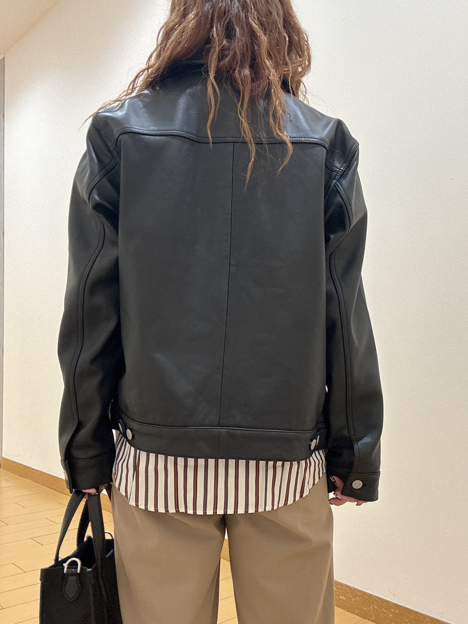 ヒナさんの「TAKEO KIKUCHI｜【BOWLER HAT LABEL】日本製オルタネートストライプシャツ」を使ったコーディネート