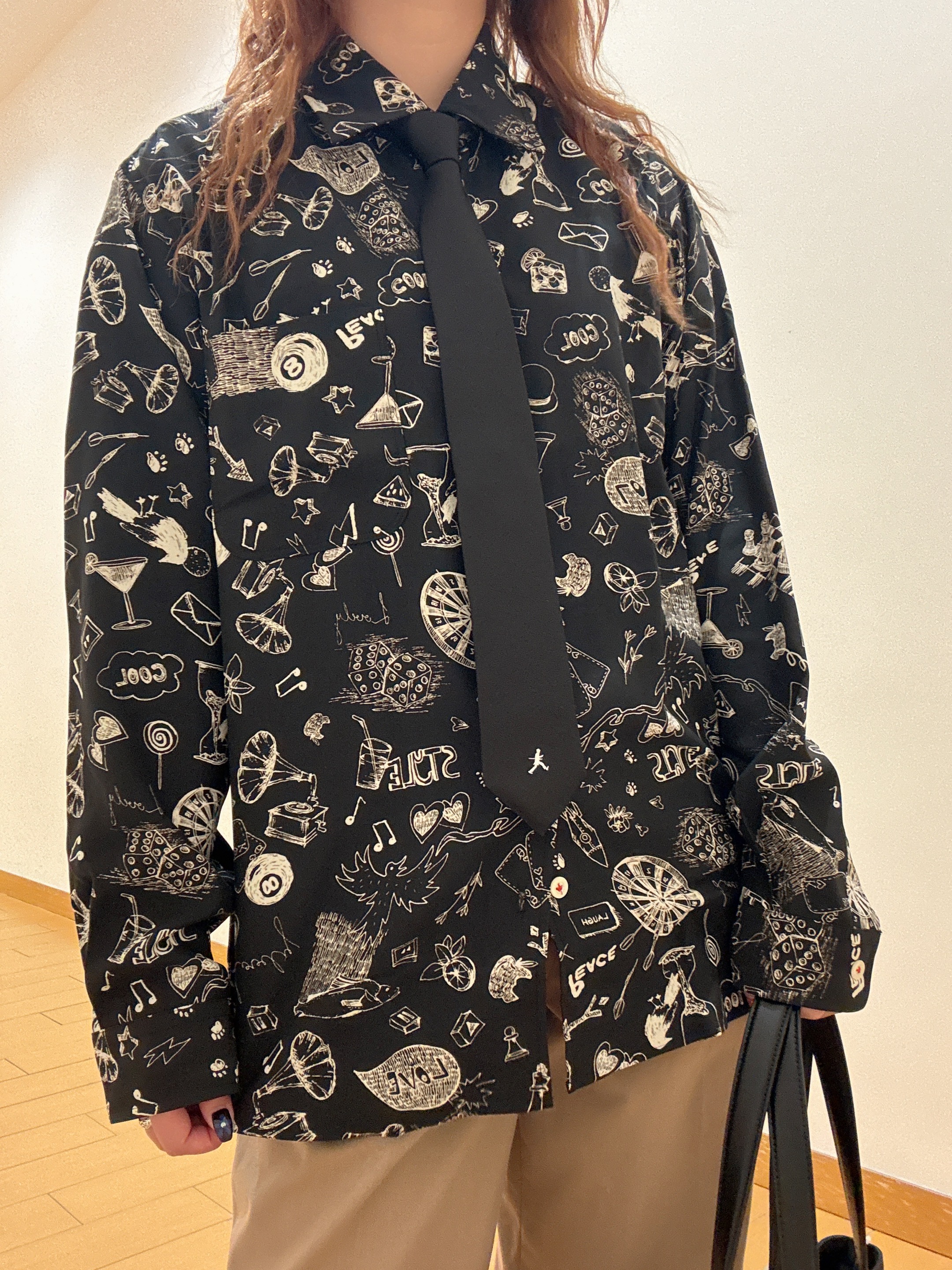 ヒナさんの「TAKEO KIKUCHI｜【BOWLER HAT LABEL】日本製PLAYプリントシャツ」を使ったコーディネート