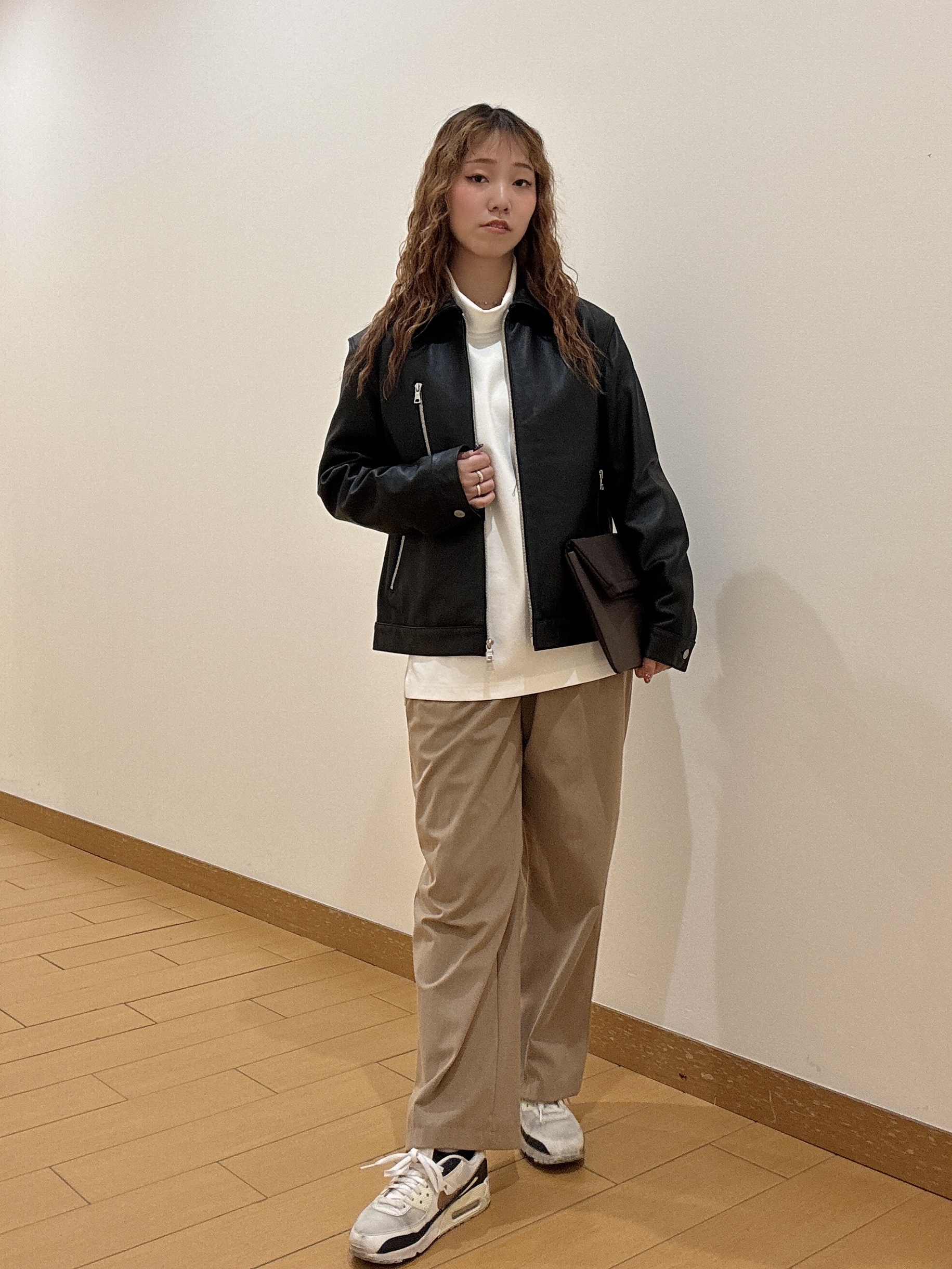 ヒナさんの「TAKEO KIKUCHI｜【BOWLER HAT LABEL】シングルレザーライダースジャケット」を使ったコーディネート