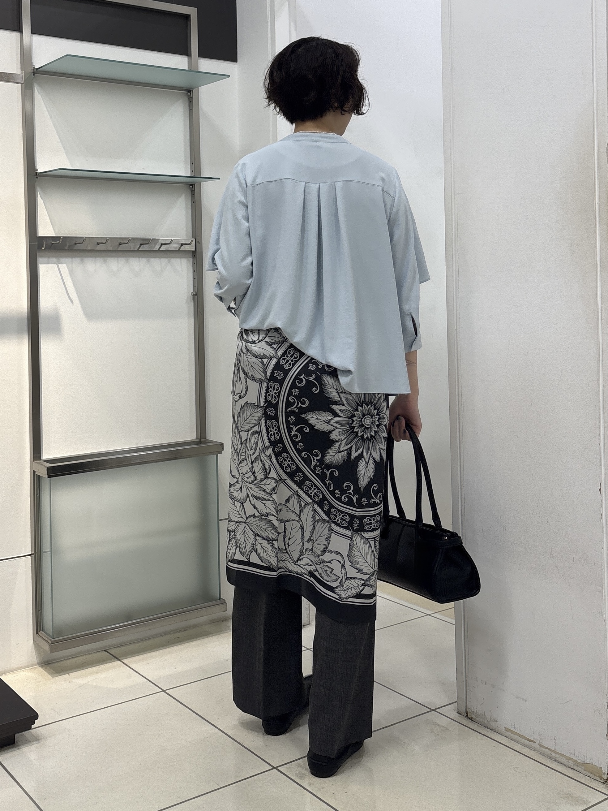 yuriさんの「INDIVI｜【UVケア／接触冷感】リネン風チェックストレートパンツ」を使ったコーディネート