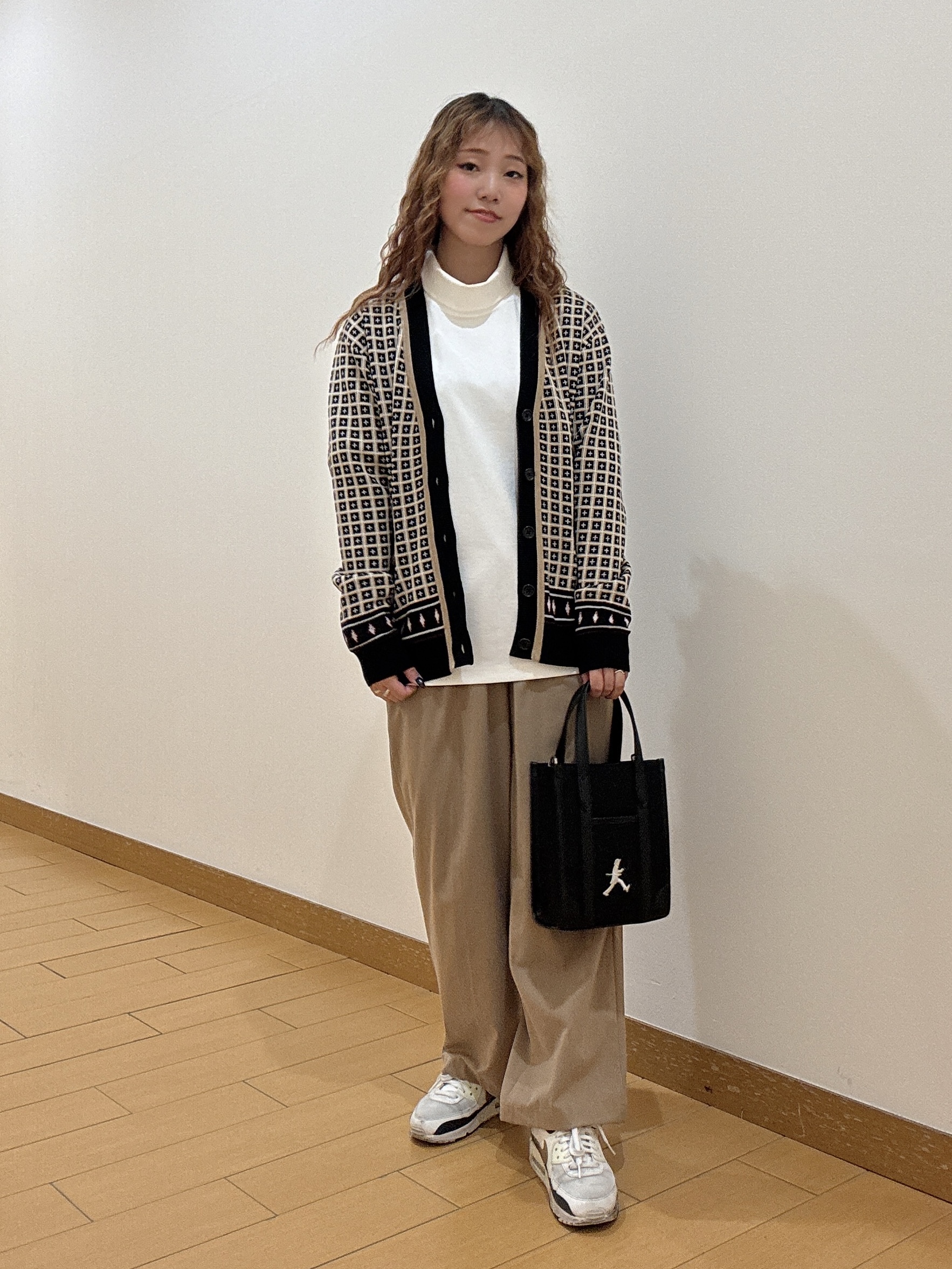 ヒナさんの「TAKEO KIKUCHI｜【BOWLER HAT LABEL】オフタートル プルオーバージャージ」を使ったコーディネート