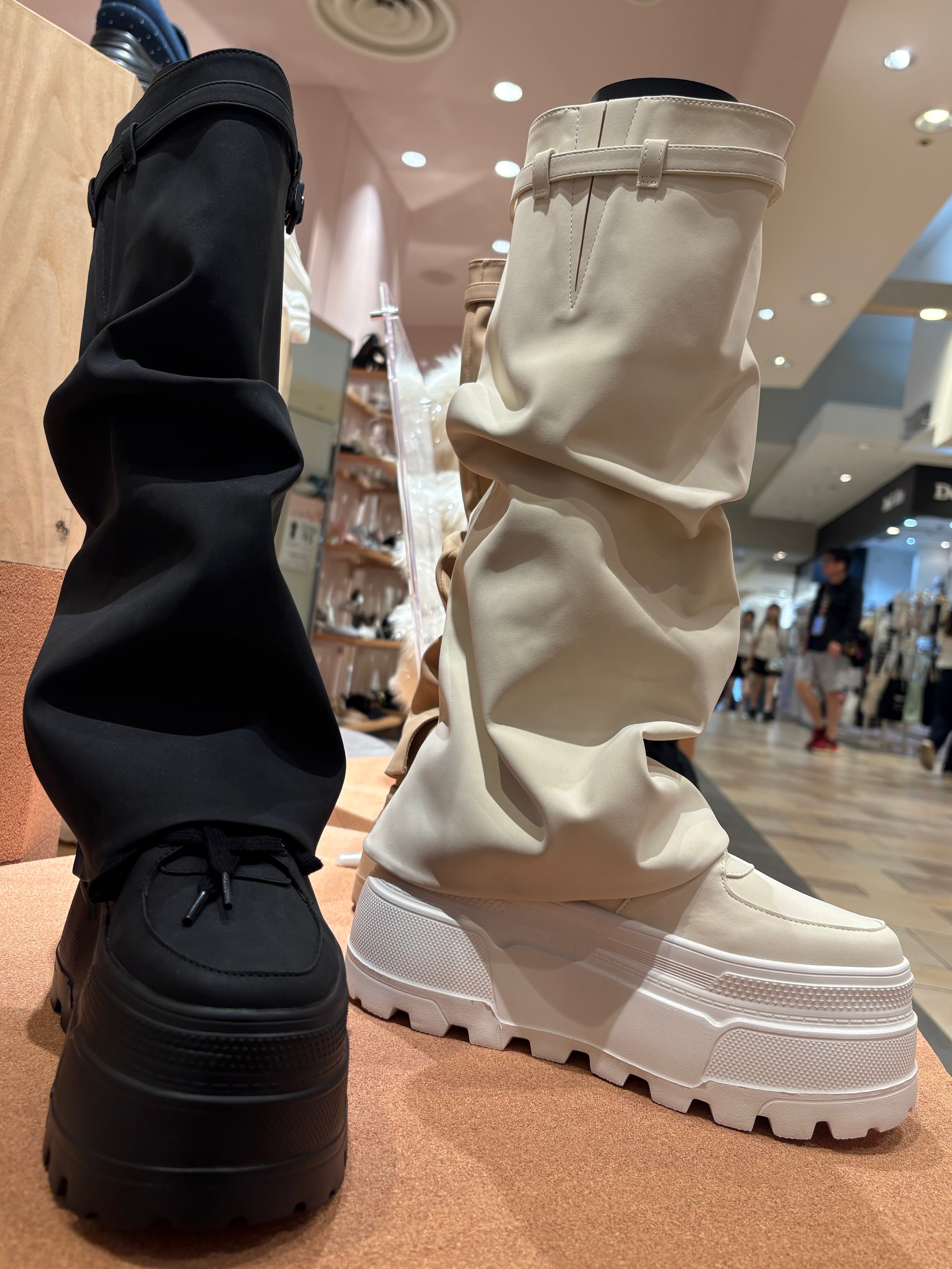 ゆずはさんの「ESPERANZA｜ブーツカバー付き3WAYスニーカー」を使ったコーディネート