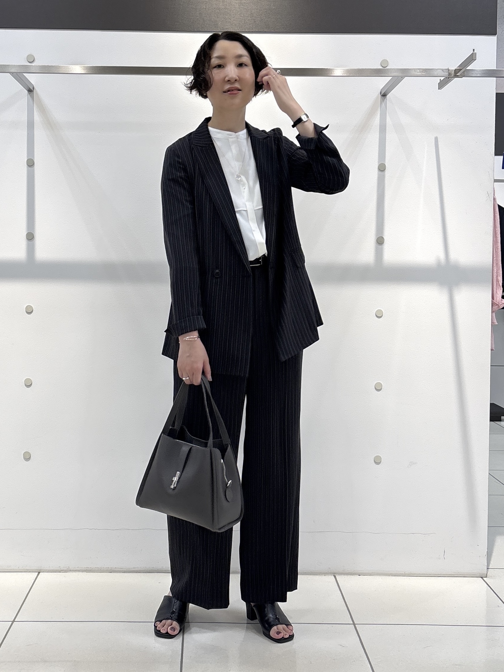yuriさんの「INDIVI｜【接触冷感/UVケア/着る日傘】ワイドストレートパンツ」を使ったコーディネート