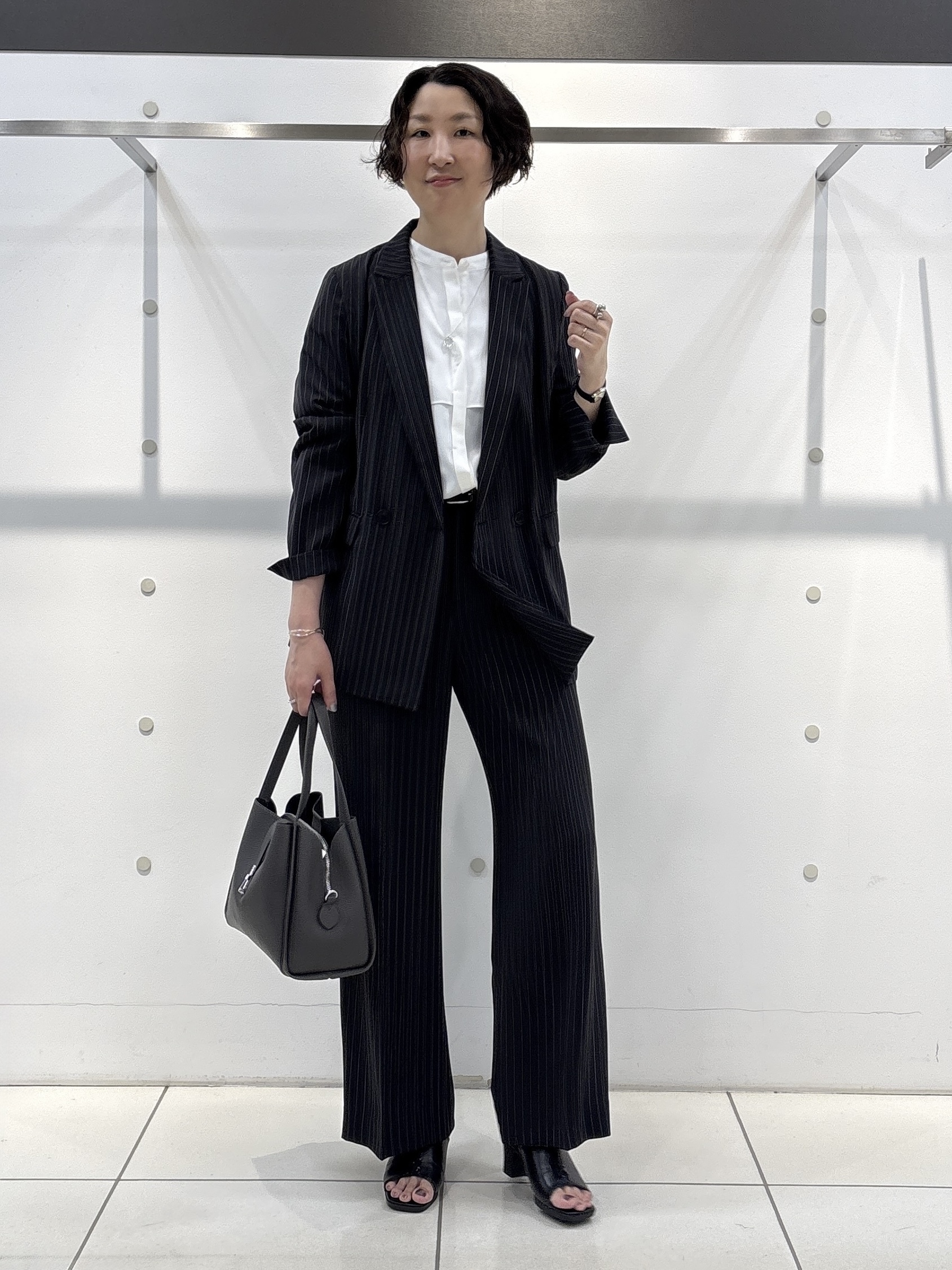 yuriさんの「INDIVI｜【接触冷感/UVケア/着る日傘】ワイドストレートパンツ」を使ったコーディネート