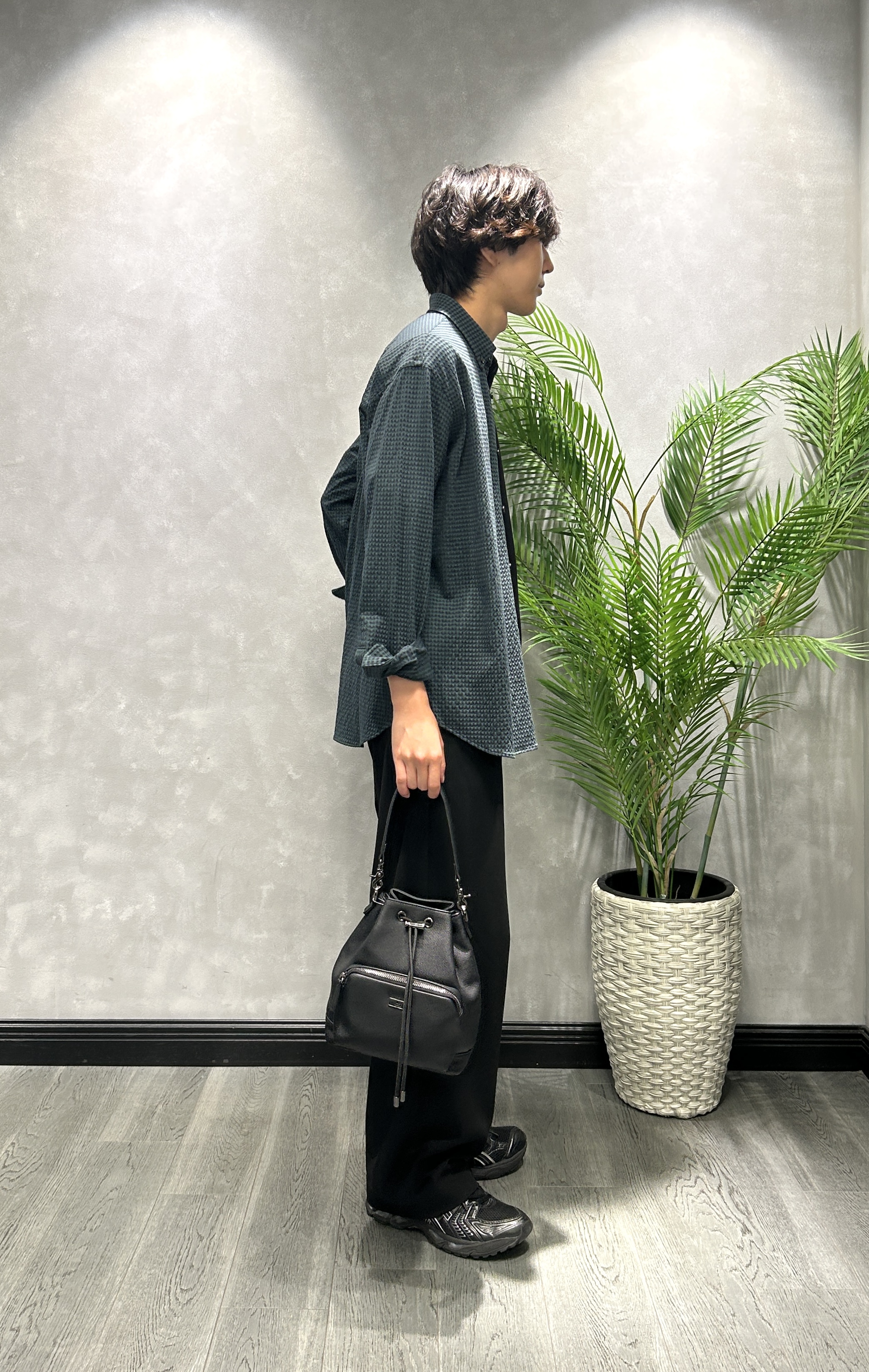 ruiさんの「TAKEO KIKUCHI｜【抗菌防臭/シーズンレス】シアサッカーギンガムチェック ストレッチシャツ」を使ったコーディネート