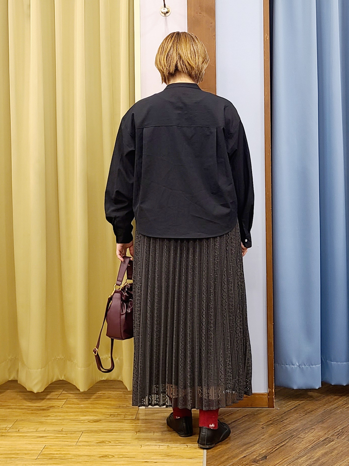 Chiiさんの「SHOO･LA･RUE｜【通気性〇/S-LL/洗濯機可】さらりと心地よい。ノーカラーシャツ」を使ったコーディネート