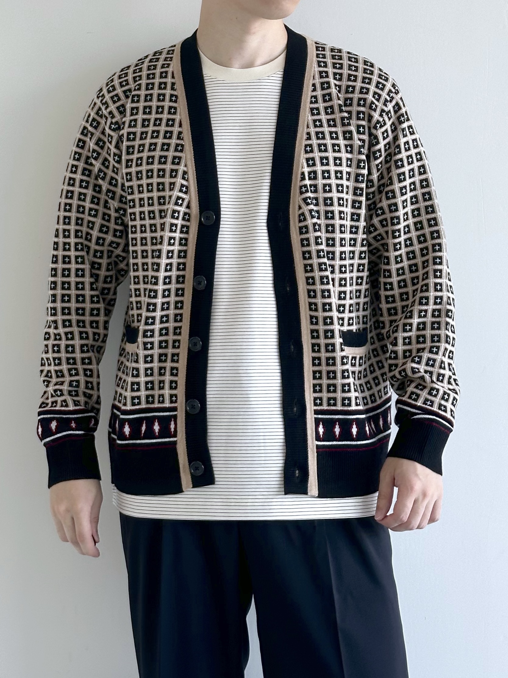 イッシーさんの「TAKEO KIKUCHI｜【BOWLER HAT LABEL】ジオメトリック柄カーディガン」を使ったコーディネート
