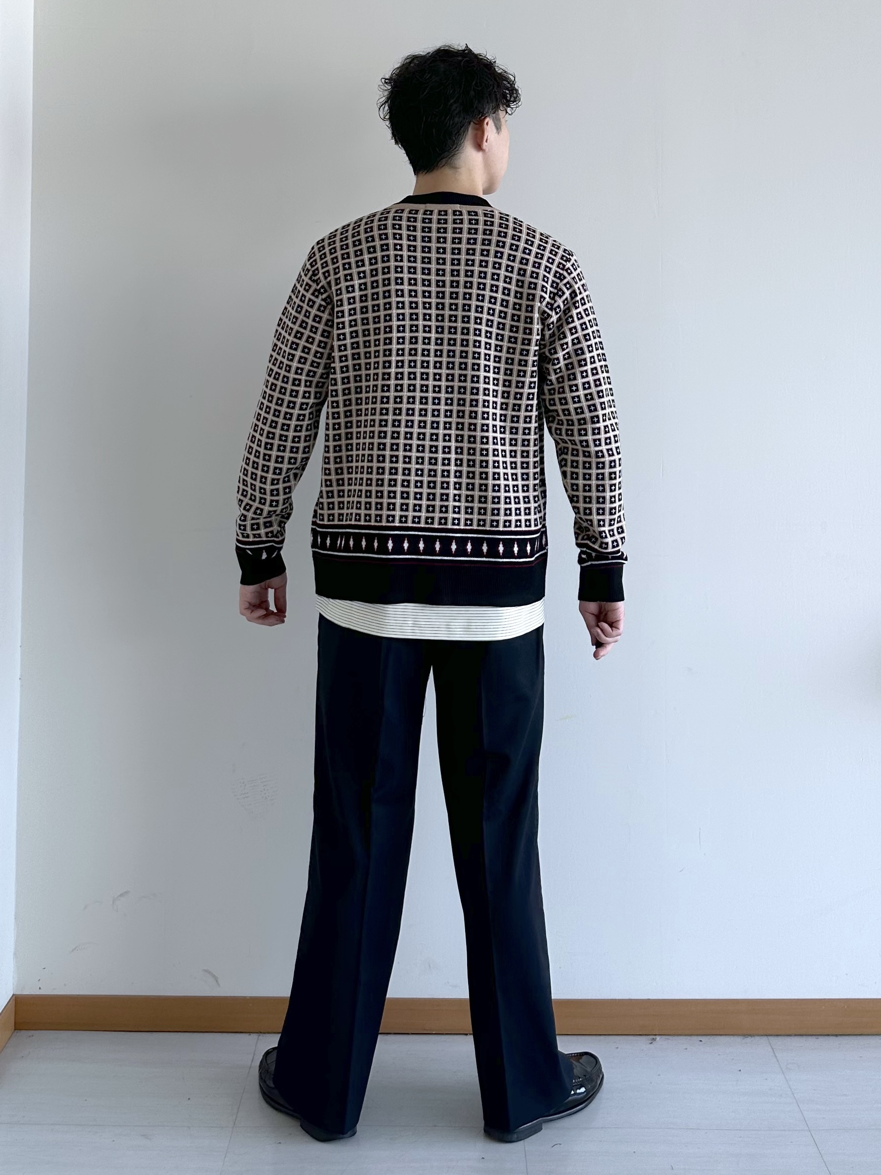 イッシーさんの「TAKEO KIKUCHI｜【BOWLER HAT LABEL】ジオメトリック柄カーディガン」を使ったコーディネート