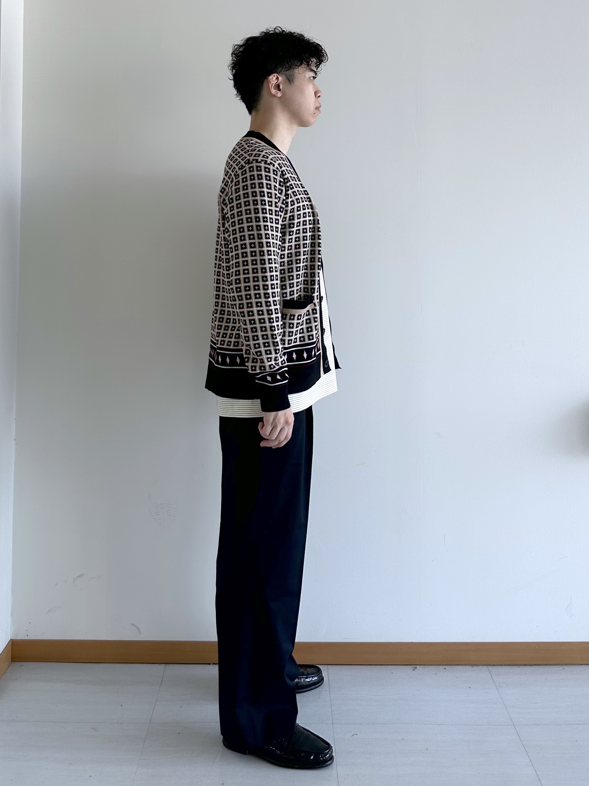 イッシーさんの「TAKEO KIKUCHI｜【BOWLER HAT LABEL】ジオメトリック柄カーディガン」を使ったコーディネート
