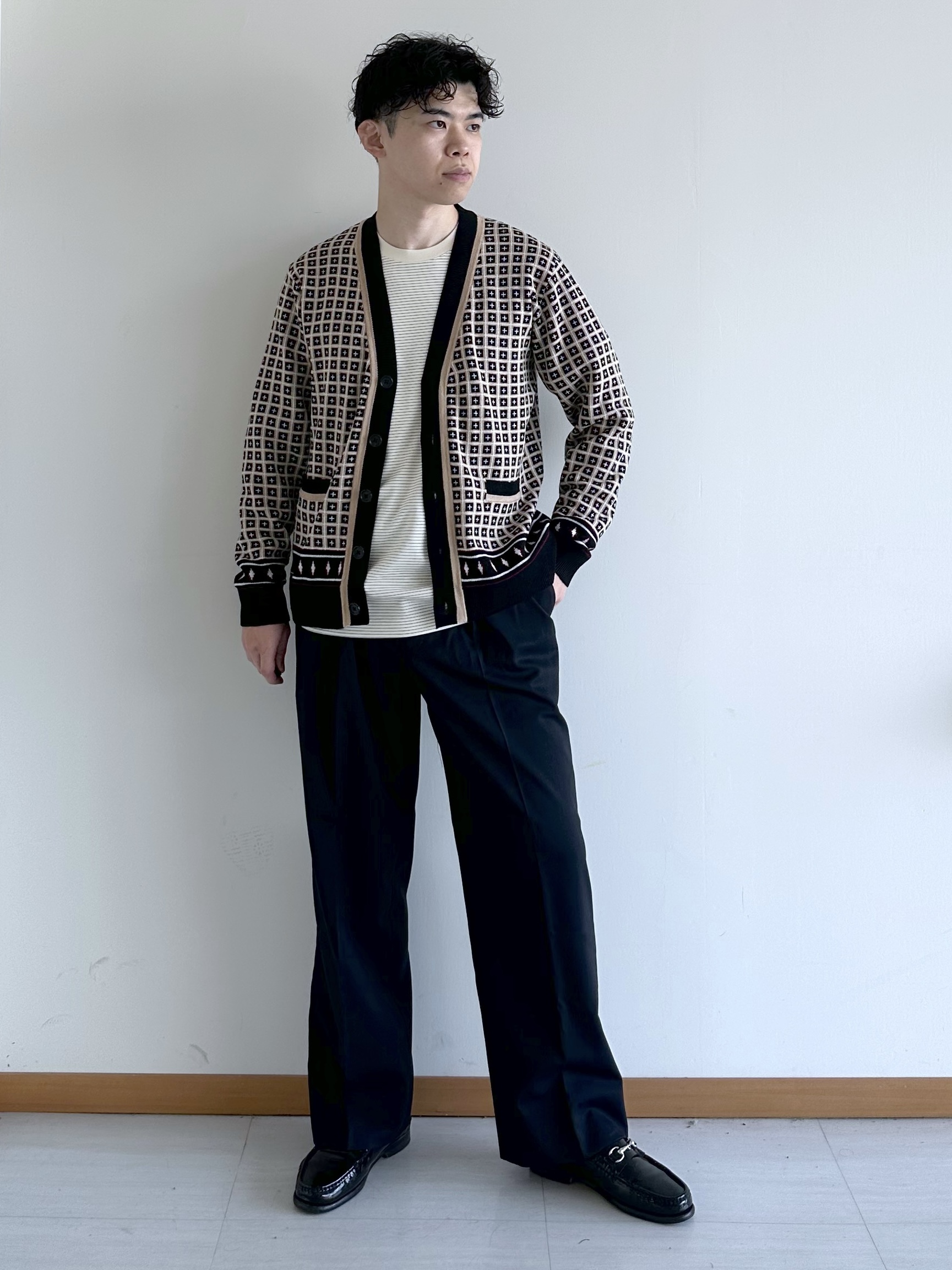 イッシーさんの「TAKEO KIKUCHI｜【BOWLER HAT LABEL】ジオメトリック柄カーディガン」を使ったコーディネート