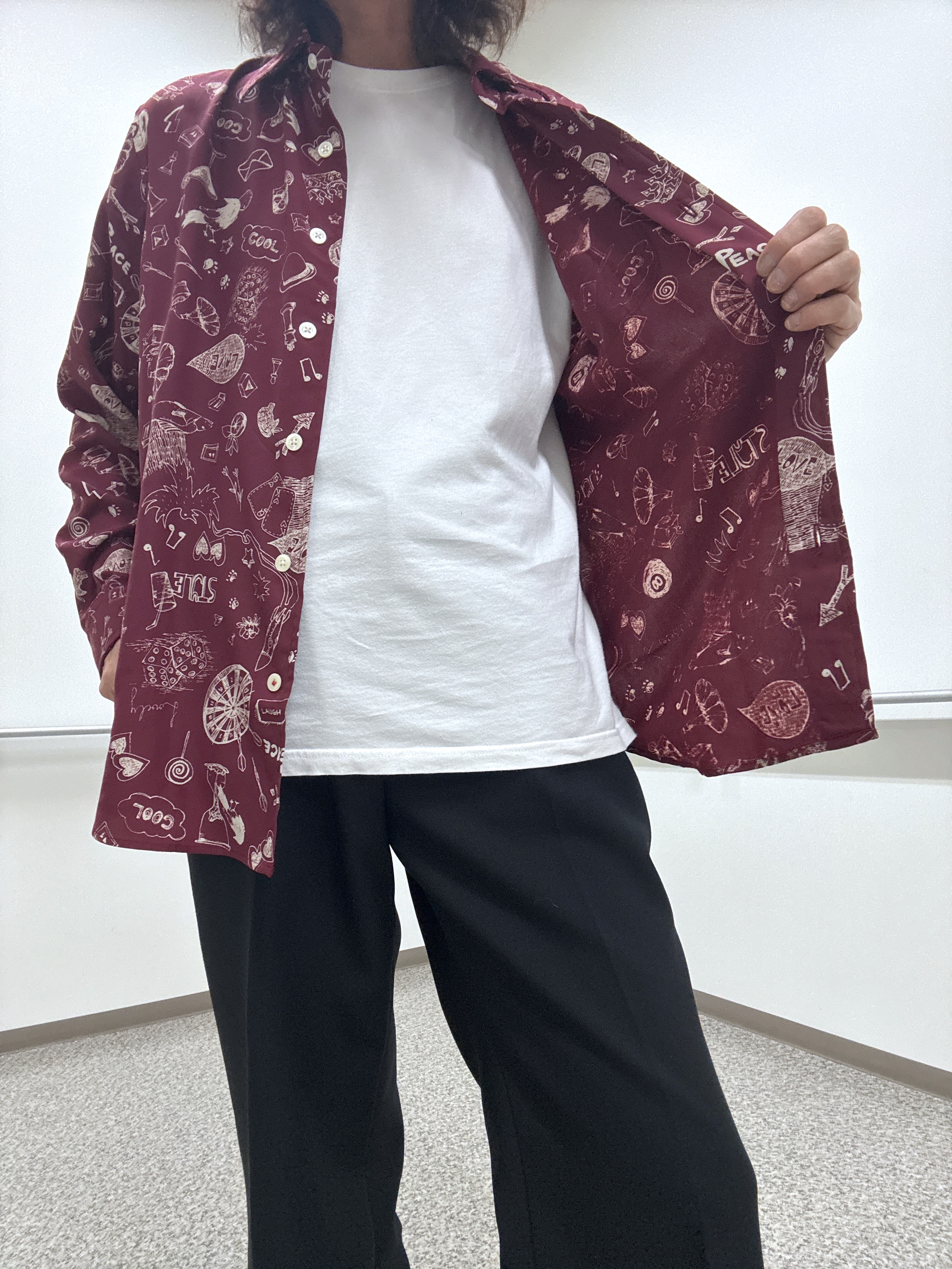 おーのさんの「TAKEO KIKUCHI｜【BOWLER HAT LABEL】日本製PLAYプリントシャツ」を使ったコーディネート