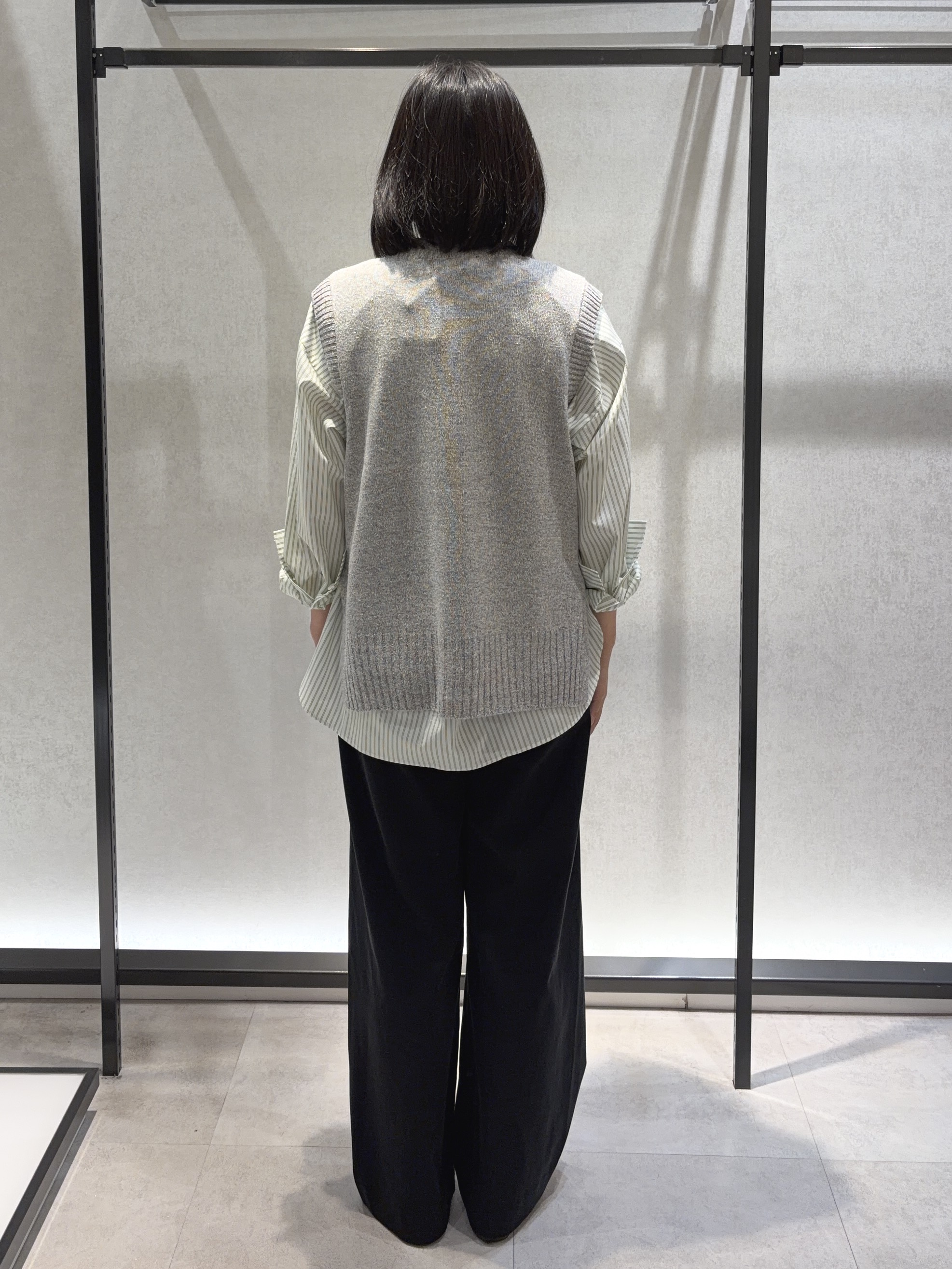 わたなべさんの「UNTITLED｜【5色展開/手洗い可】ローシルクウールニットベスト」を使ったコーディネート