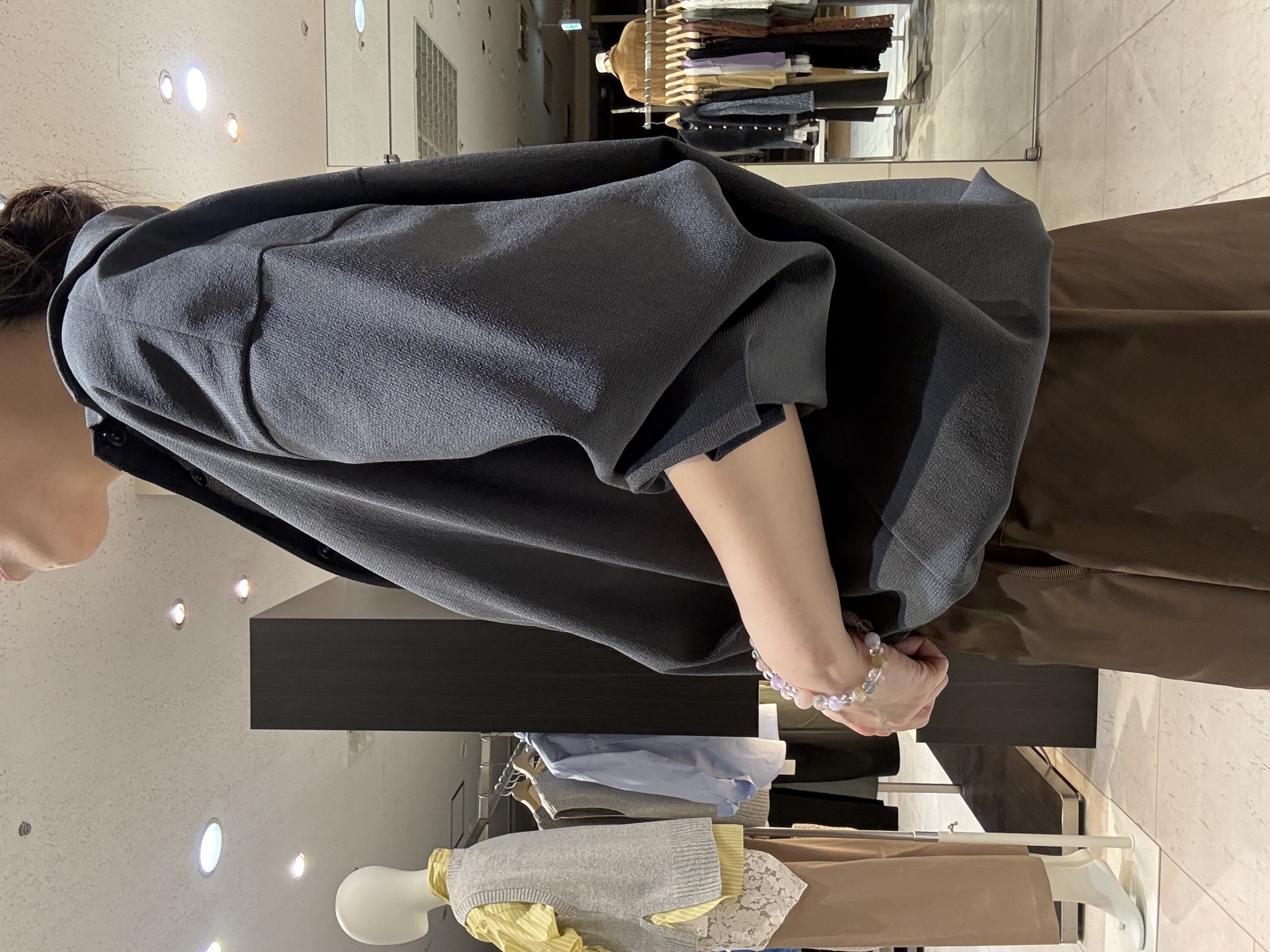 mori.さんの「UNTITLED｜【秋羽織り/セットアップ可/UVカット】エアリークールドロストシャツ」を使ったコーディネート