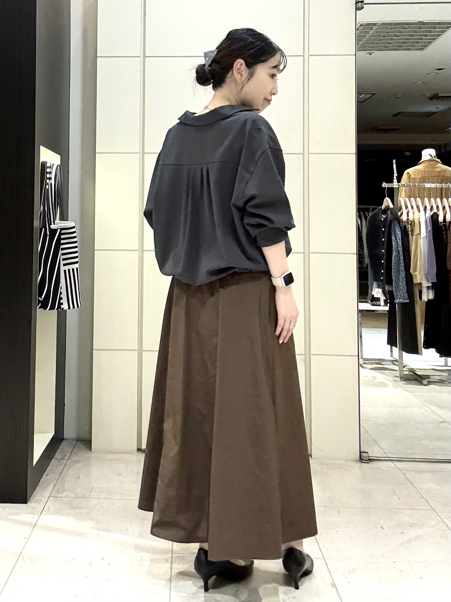 mori.さんの「UNTITLED｜【秋羽織り/セットアップ可/UVカット】エアリークールドロストシャツ」を使ったコーディネート