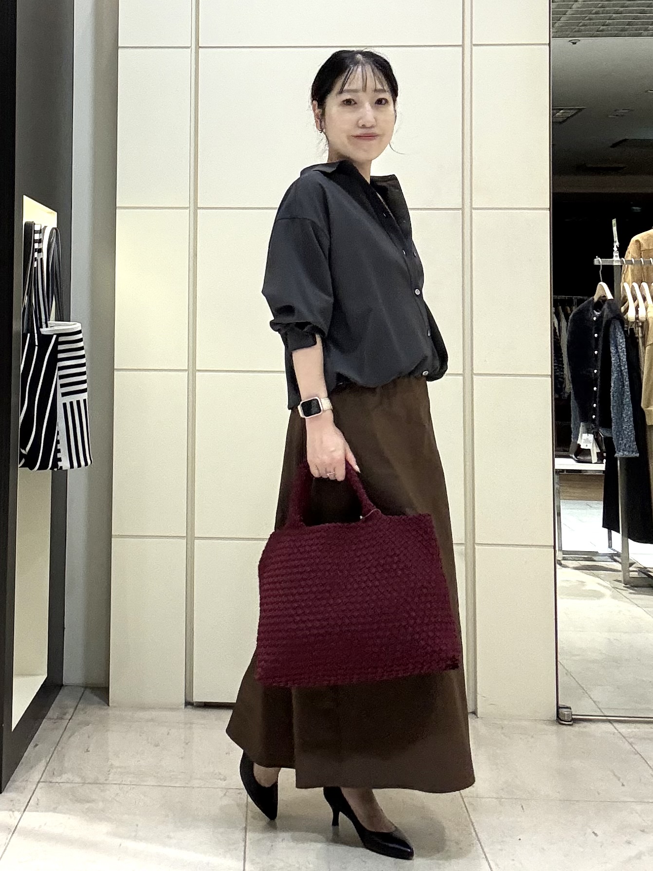 mori.さんの「UNTITLED｜【秋羽織り/セットアップ可/UVカット】エアリークールドロストシャツ」を使ったコーディネート