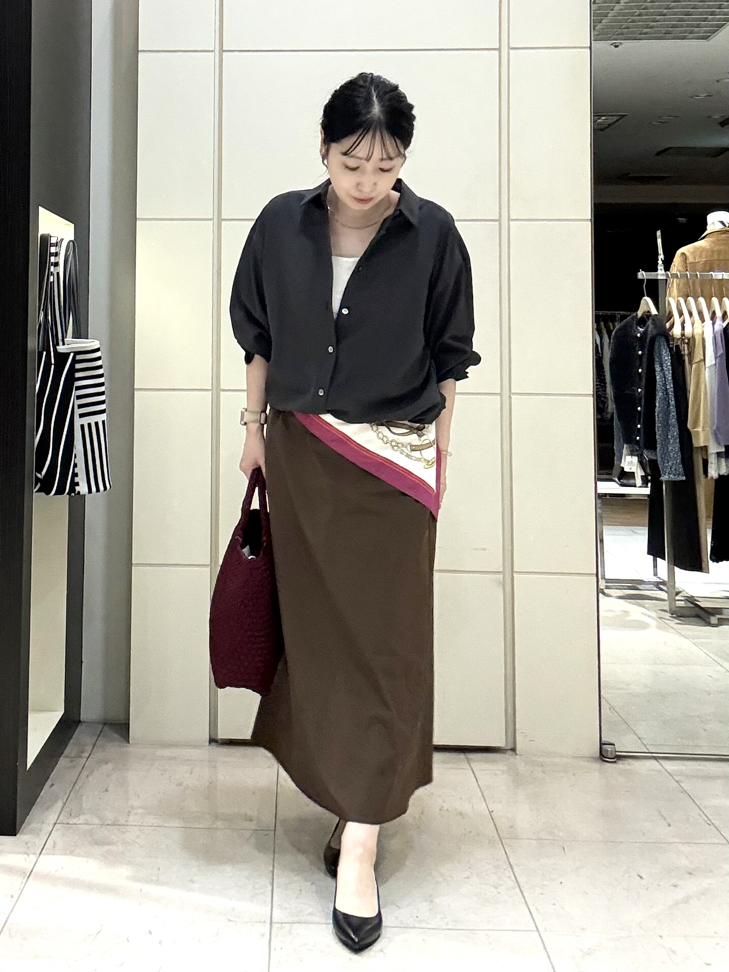 mori.さんの「UNTITLED｜【秋羽織り/セットアップ可/UVカット】エアリークールドロストシャツ」を使ったコーディネート