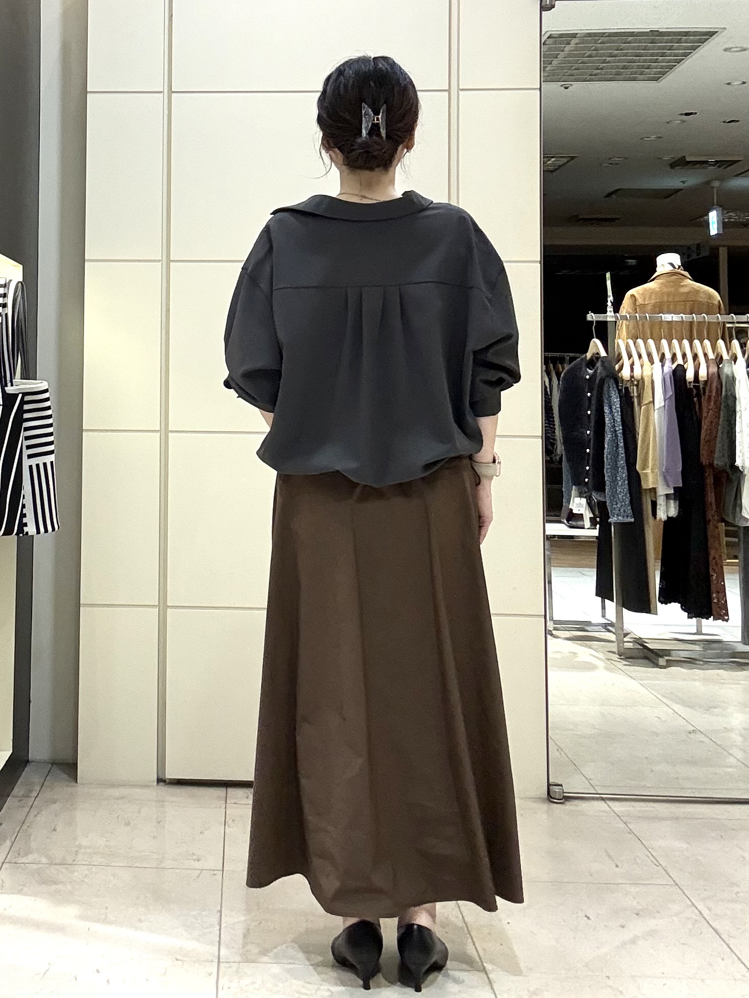 mori.さんの「UNTITLED｜【秋羽織り/セットアップ可/UVカット】エアリークールドロストシャツ」を使ったコーディネート