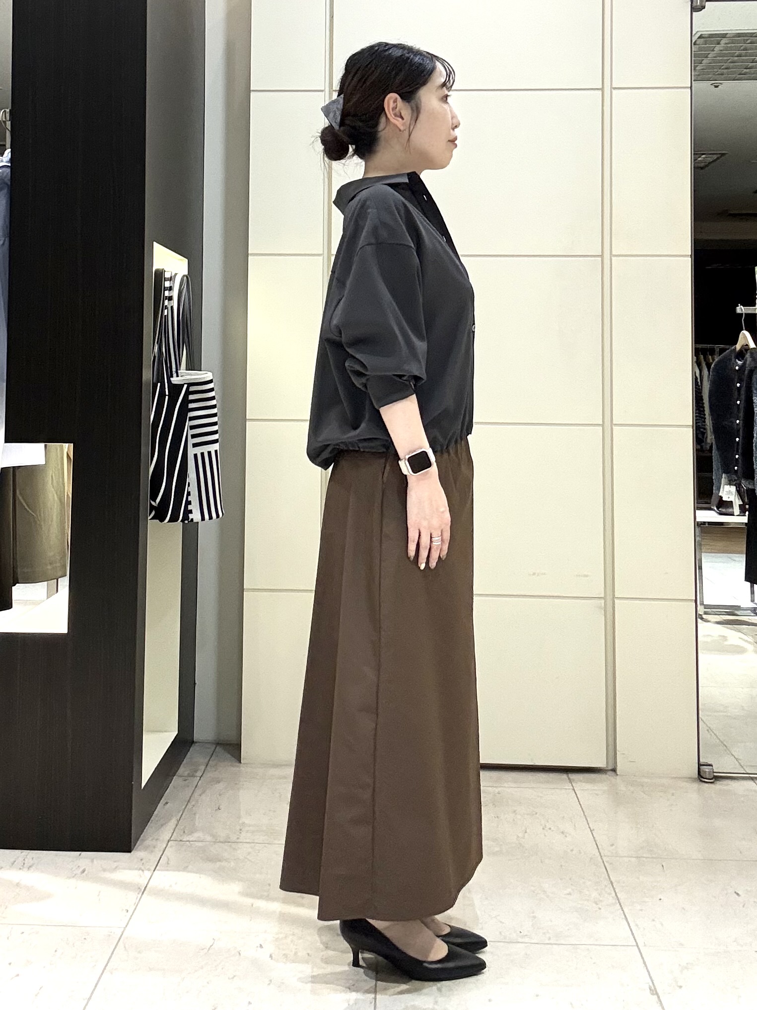 mori.さんの「UNTITLED｜【秋羽織り/セットアップ可/UVカット】エアリークールドロストシャツ」を使ったコーディネート