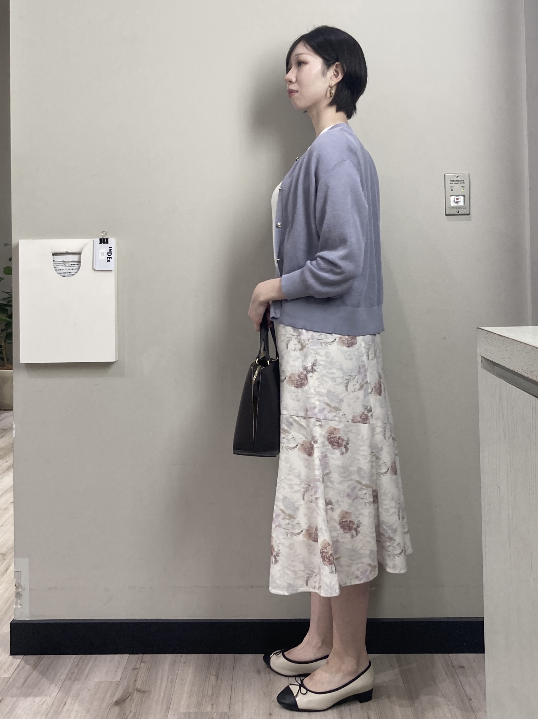 わかさんの「index｜【８色展開】柄アソートシアーカーディガン《洗濯機OK》」を使ったコーディネート