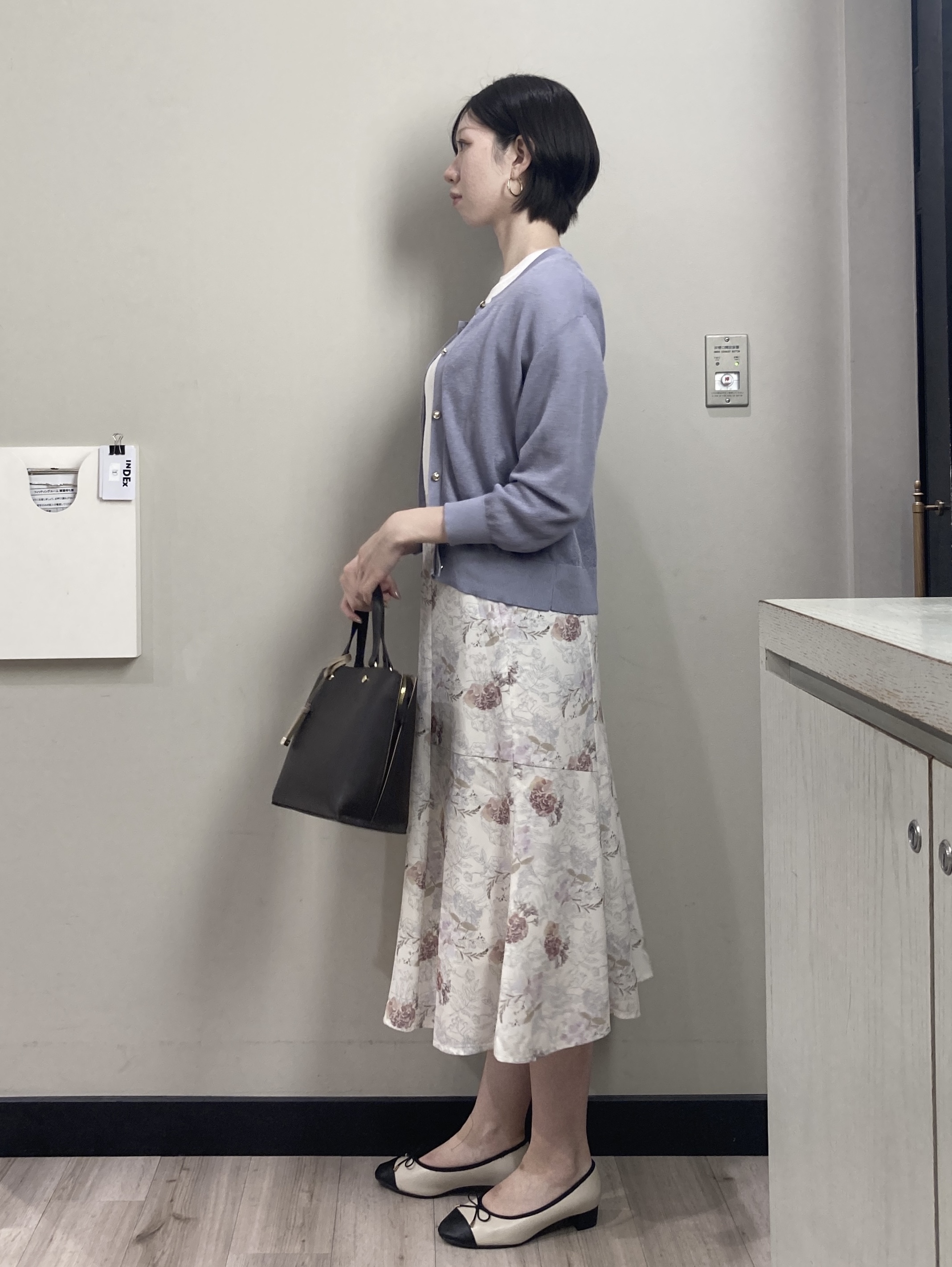 わかさんの「index｜【８色展開】柄アソートシアーカーディガン《洗濯機OK》」を使ったコーディネート