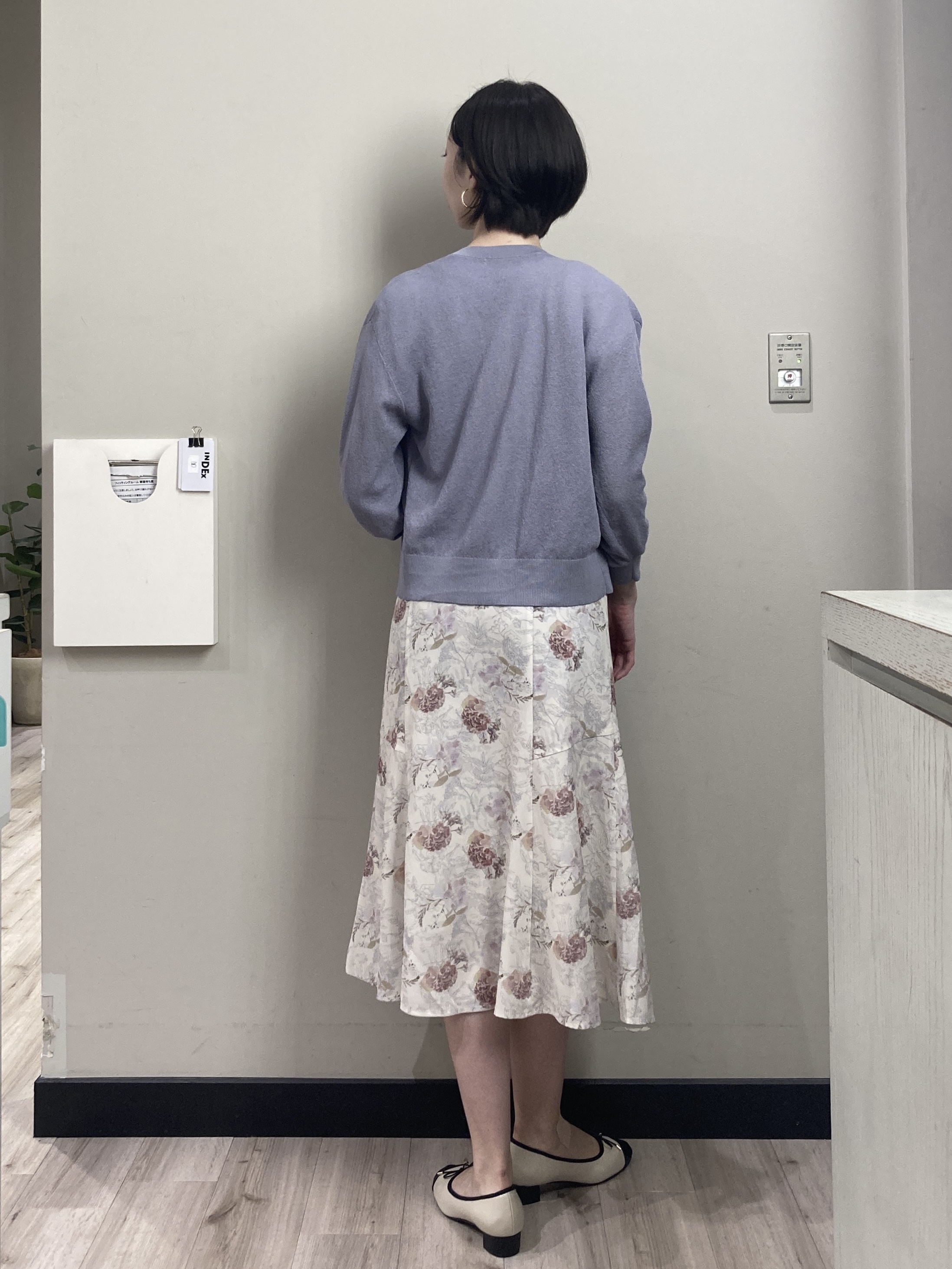 わかさんの「index｜【８色展開】柄アソートシアーカーディガン《洗濯機OK》」を使ったコーディネート