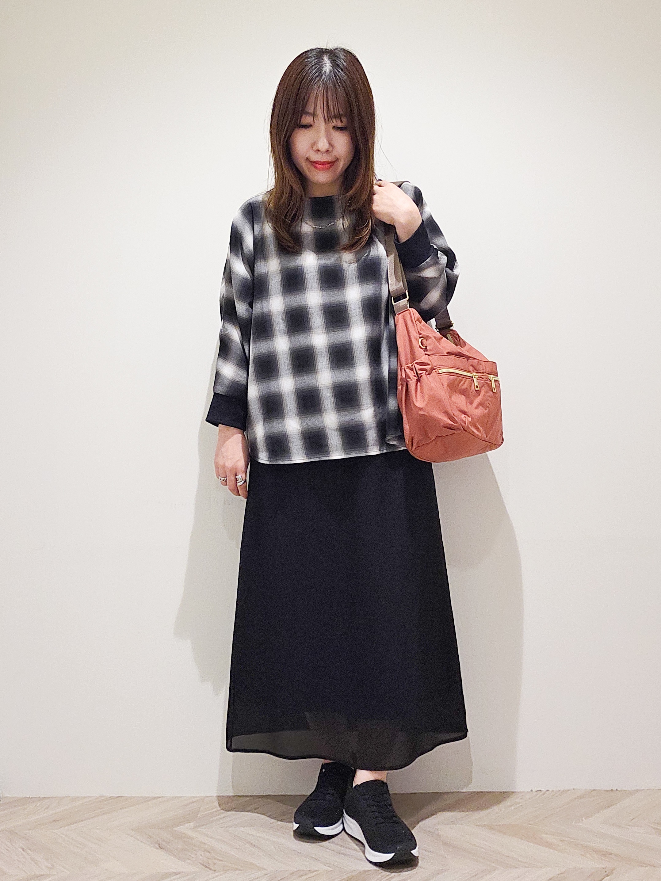 TSUCHIYAさんの「SHOO･LA･RUE｜【着丈選べる/洗濯後しわになりにくい】インせず着られる ドルマンブラウス」を使ったコーディネート