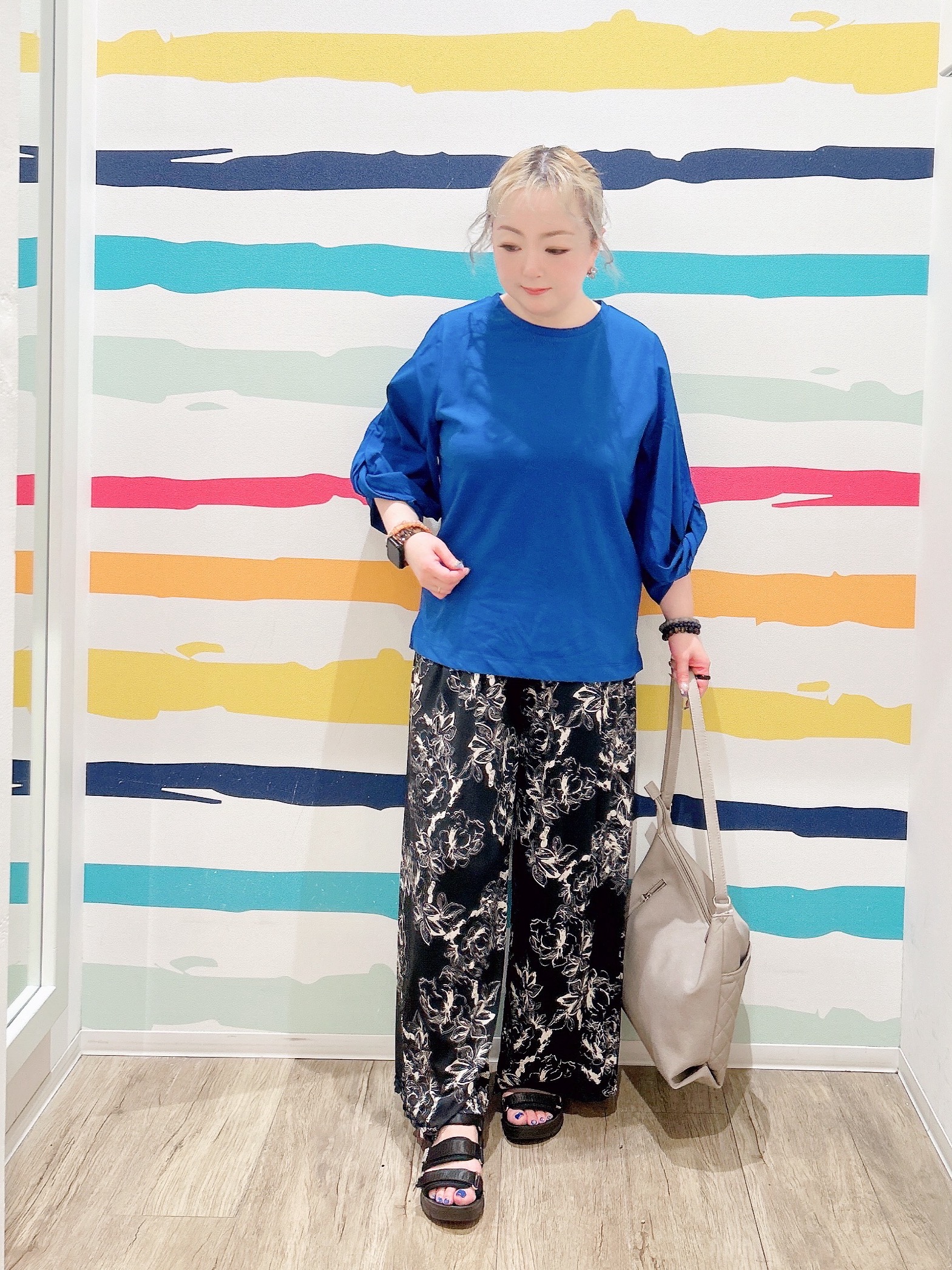 Peeさんの「SHOO･LA･RUE｜【S-LL/洗濯機可/二の腕カバー】楽に上品見え ツイストスリーブトップス」を使ったコーディネート