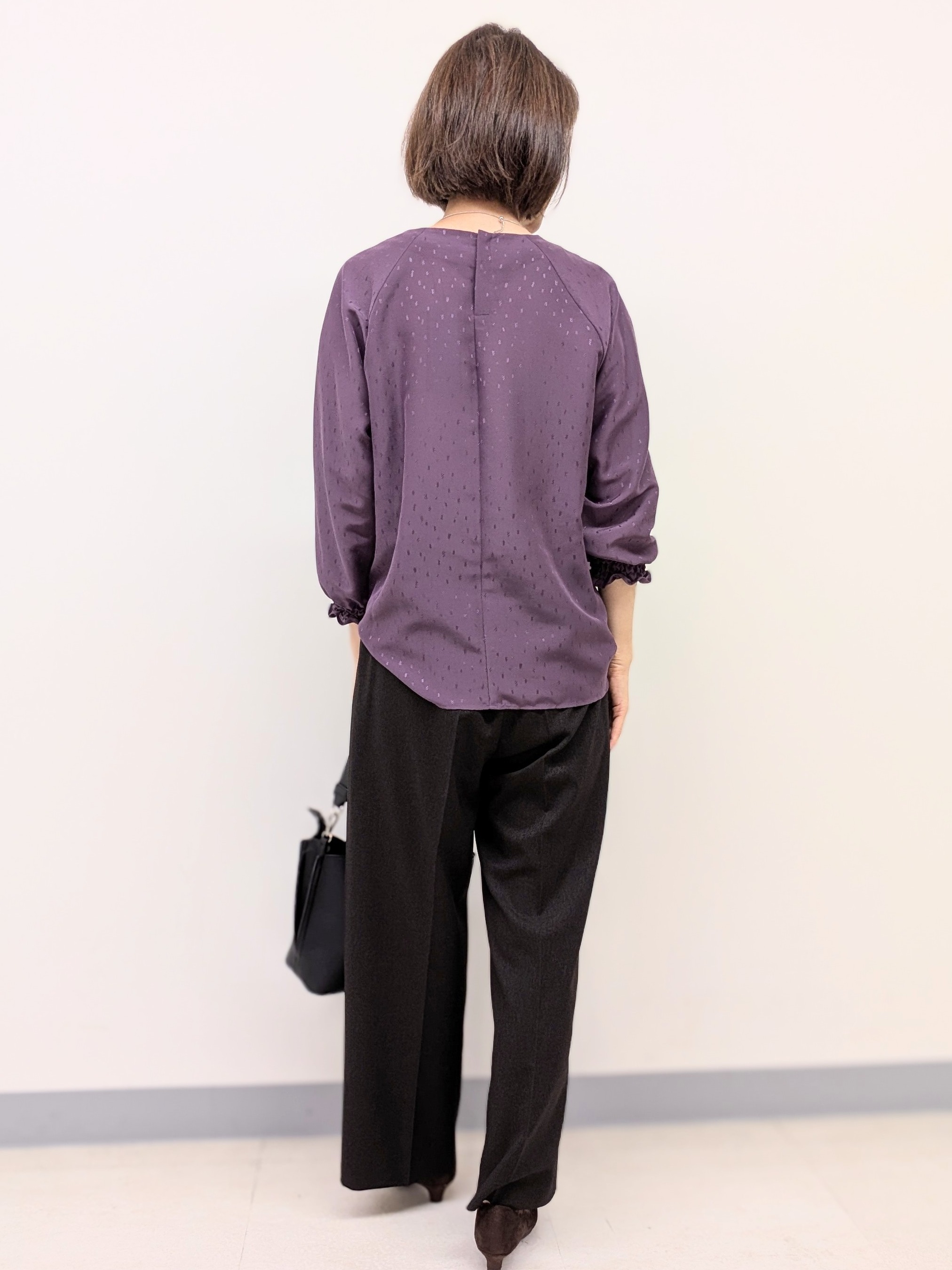 Ariさんの「Reflect｜タックデザイン ラグランスリーブブラウス」を使ったコーディネート