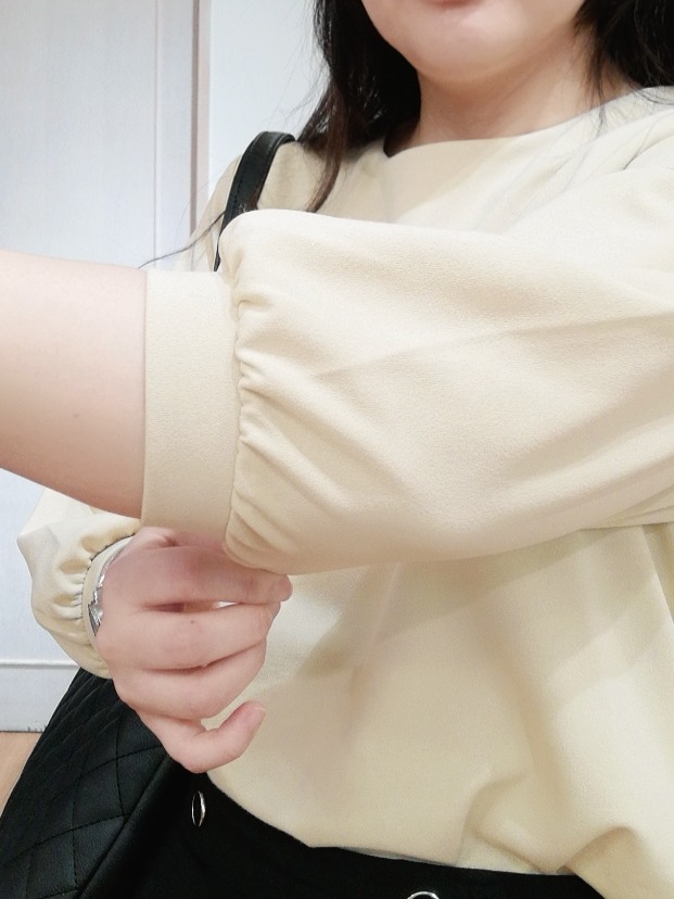 あきなさんの「SHOO･LA･RUE｜【着丈選べる/2点セット/S-LL/洗濯機可】ネックレス付き 着心地さらり7分袖ブラウス」を使ったコーディネート